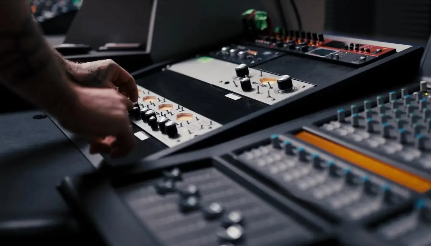 Sign up for our newsletter to receive the freshest updates about discounts and deals for studio time and sound production!
Link to sign up in our bio💥