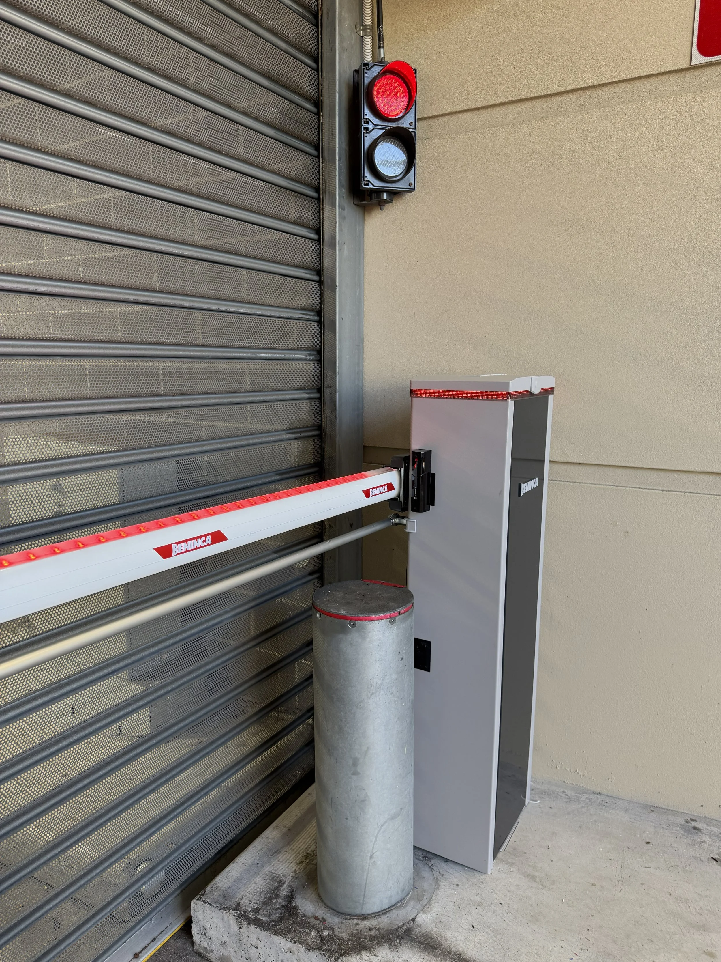 Articulated Arm Boom Gate Installation with Multi-Layer Safety and Controlled Access