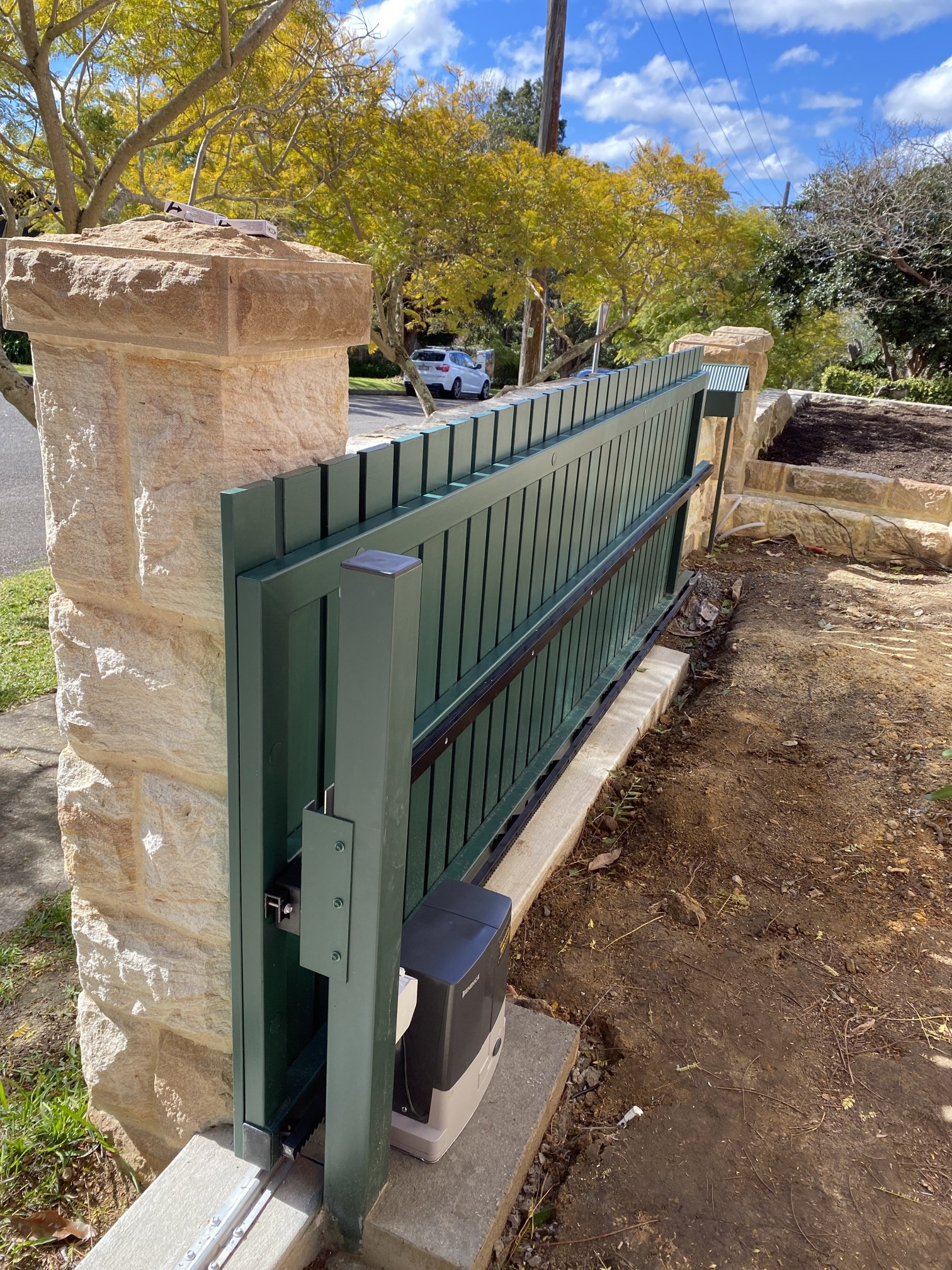 Choosing Between Ground Track, Cantilever and Telescopic Sliding Gates