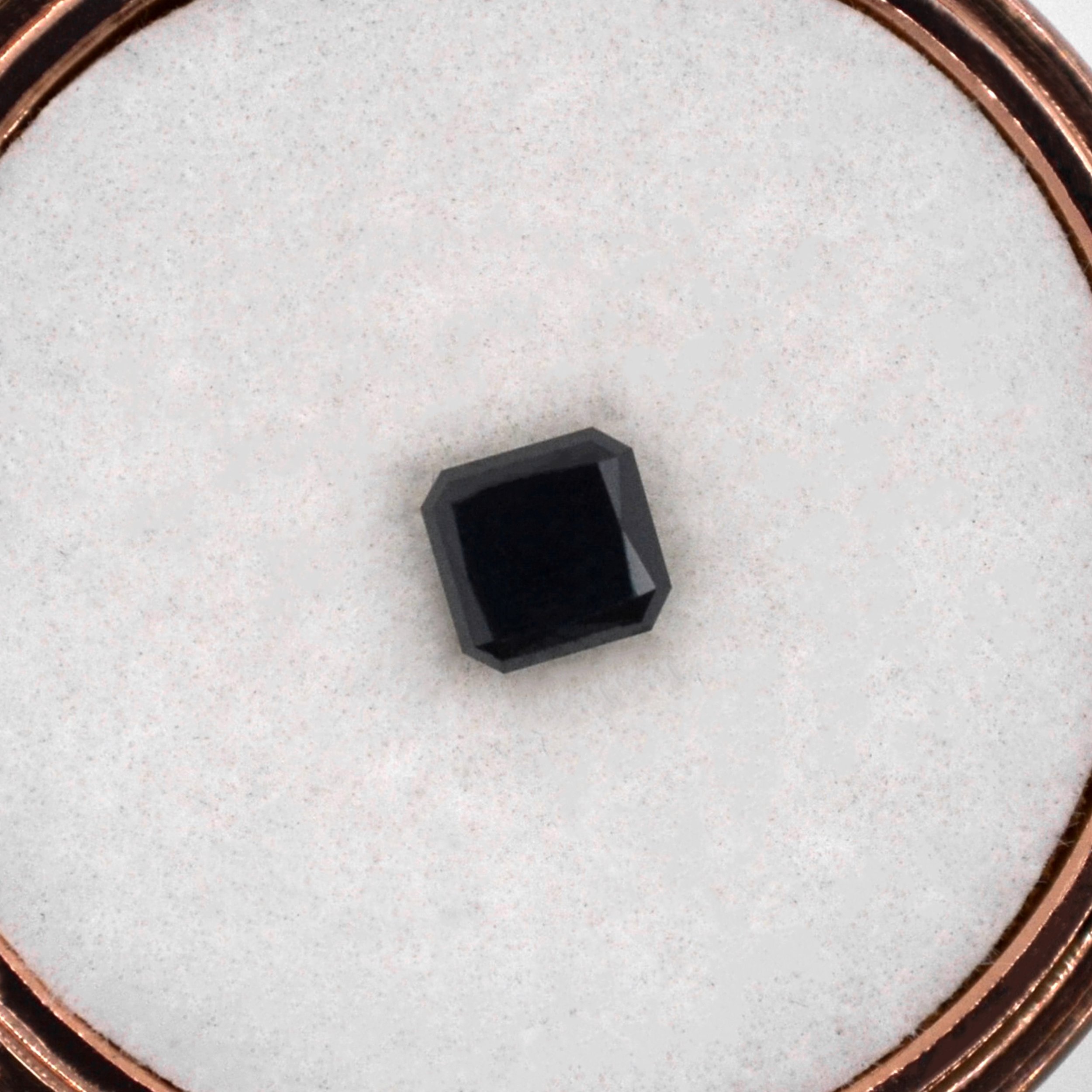 0.40-0.49_ct_Black_Radiant_9012650910_(2).JPG