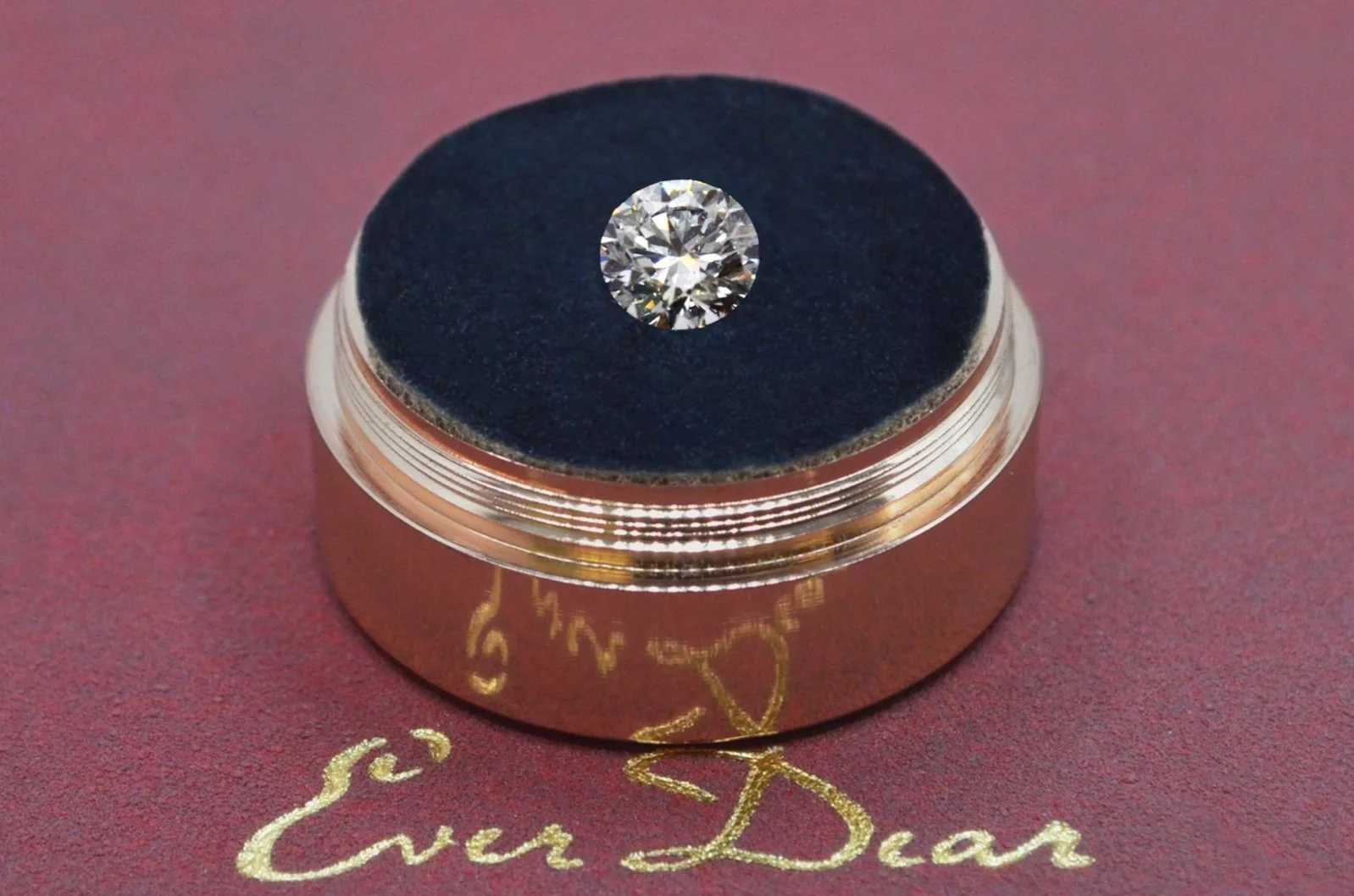 Colorless_Brilliant_Diamond_0.8ct.jpg