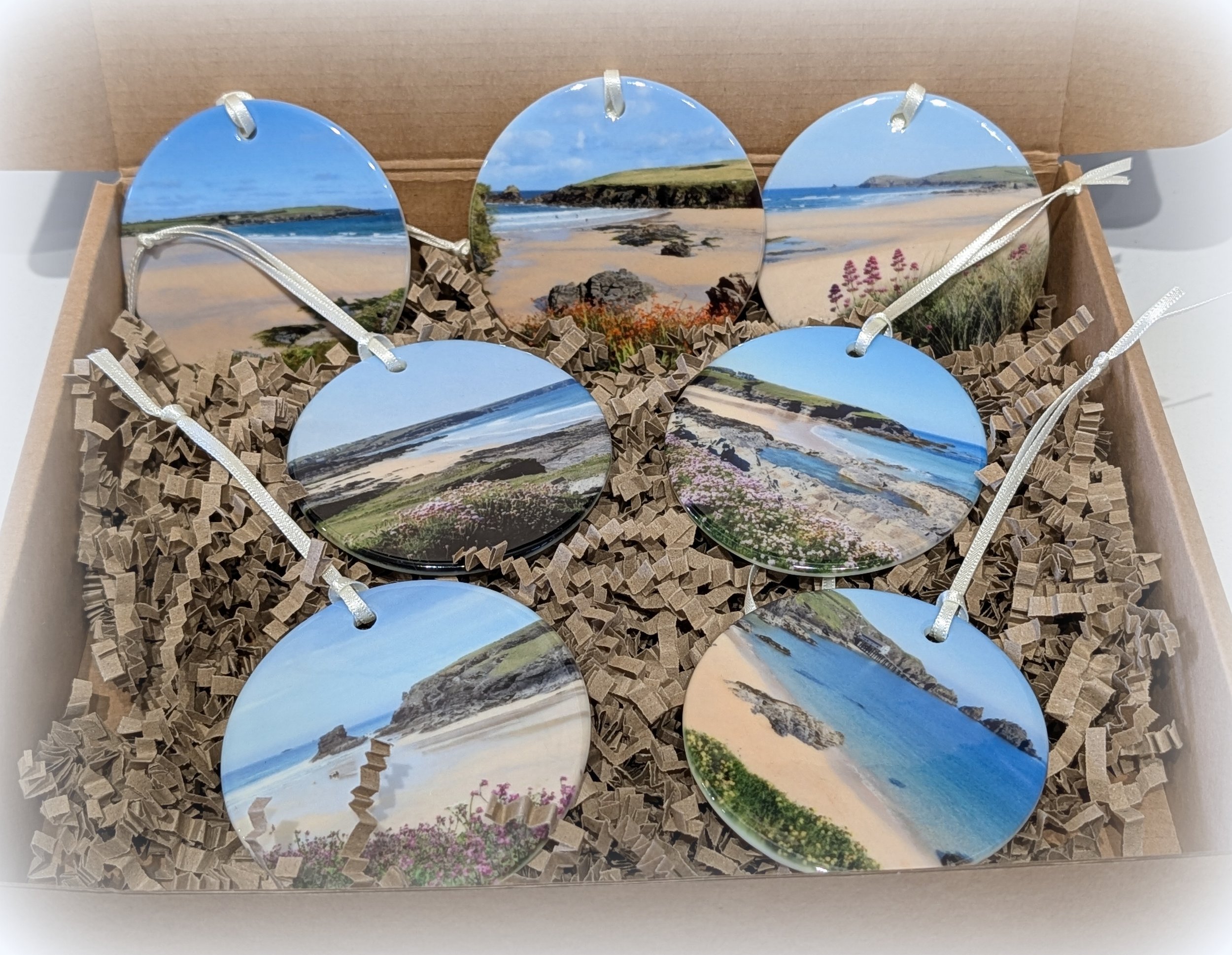 SEVEN BAYS  - SET OF CERAMIC DECORATIONS
