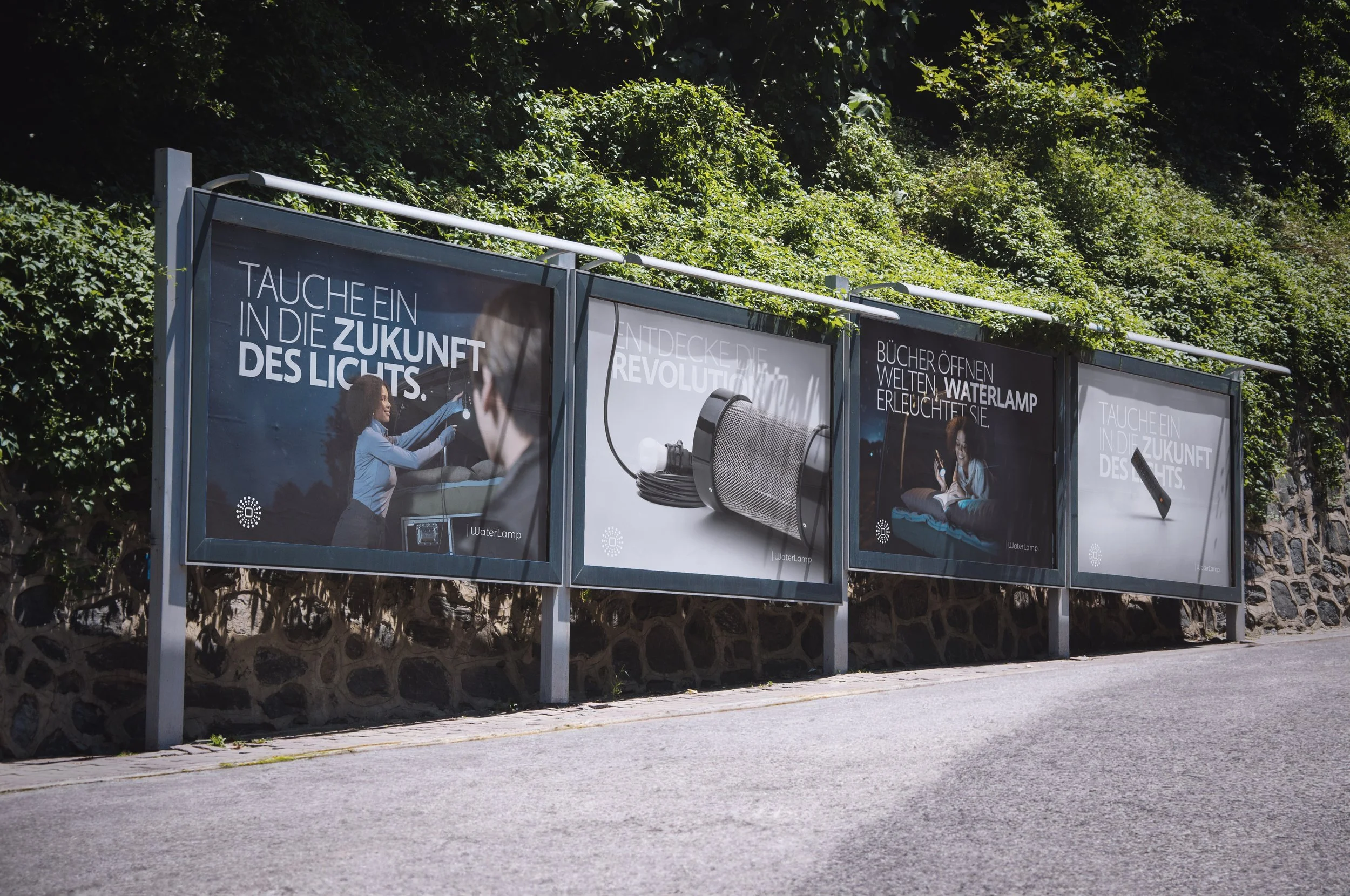 Vier Plakate mit WaterLamp-Kampagne