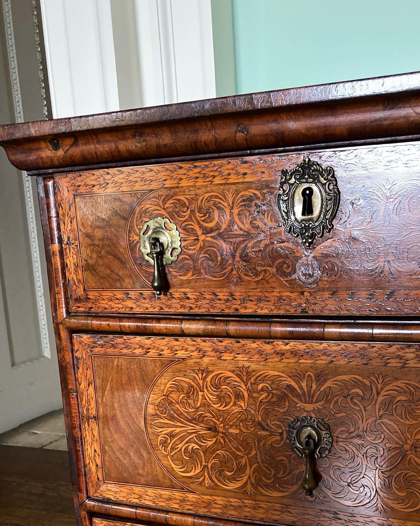 Stunning seaweed marquetry on this 17th century chest of drawers, lot 72 on sale @dreweatts1759 next week, shown off perfectly on view @kirtlingtonpark