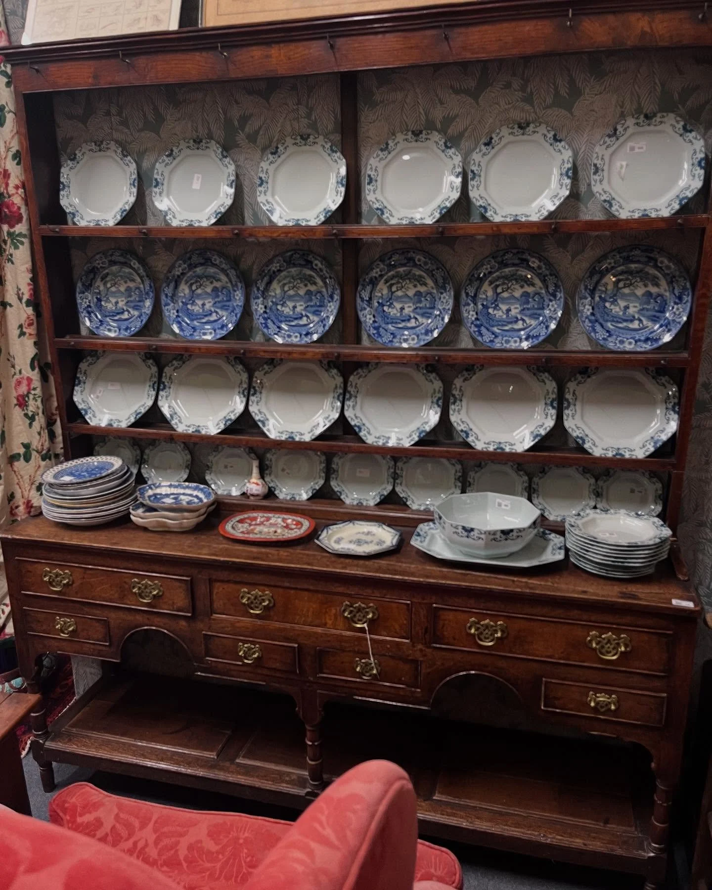 Antique of the Week: An eighteenth century dresser full of character and charm on sale @mallams1788 this week #countryhousestyle #countryhouseinteriors #countryhouseantiques