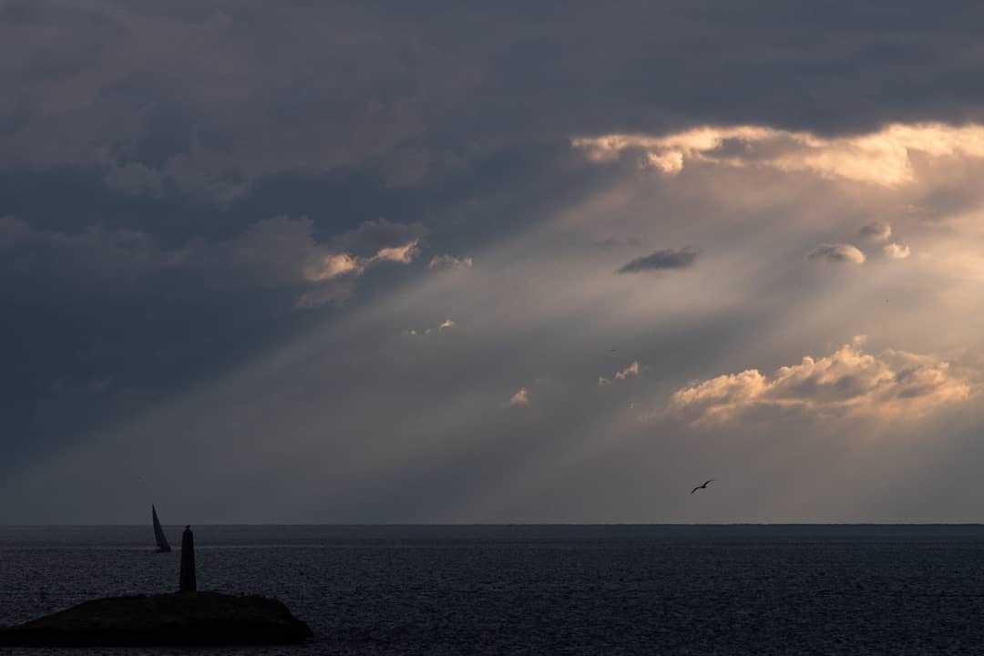 -
-
-
#godsray #photography #xt4 #vivitar #sea #sun #sunset #light #darkness