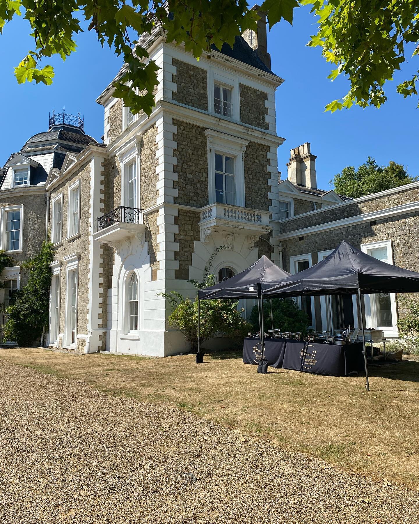 Oxon Hoath Country Estate was the perfect venue for a big family reunion of 60 members staying in this historical building. 

The setting was perfect and despite the weather, we had a humongous maple tree providing the perfect shade. The beauty of th