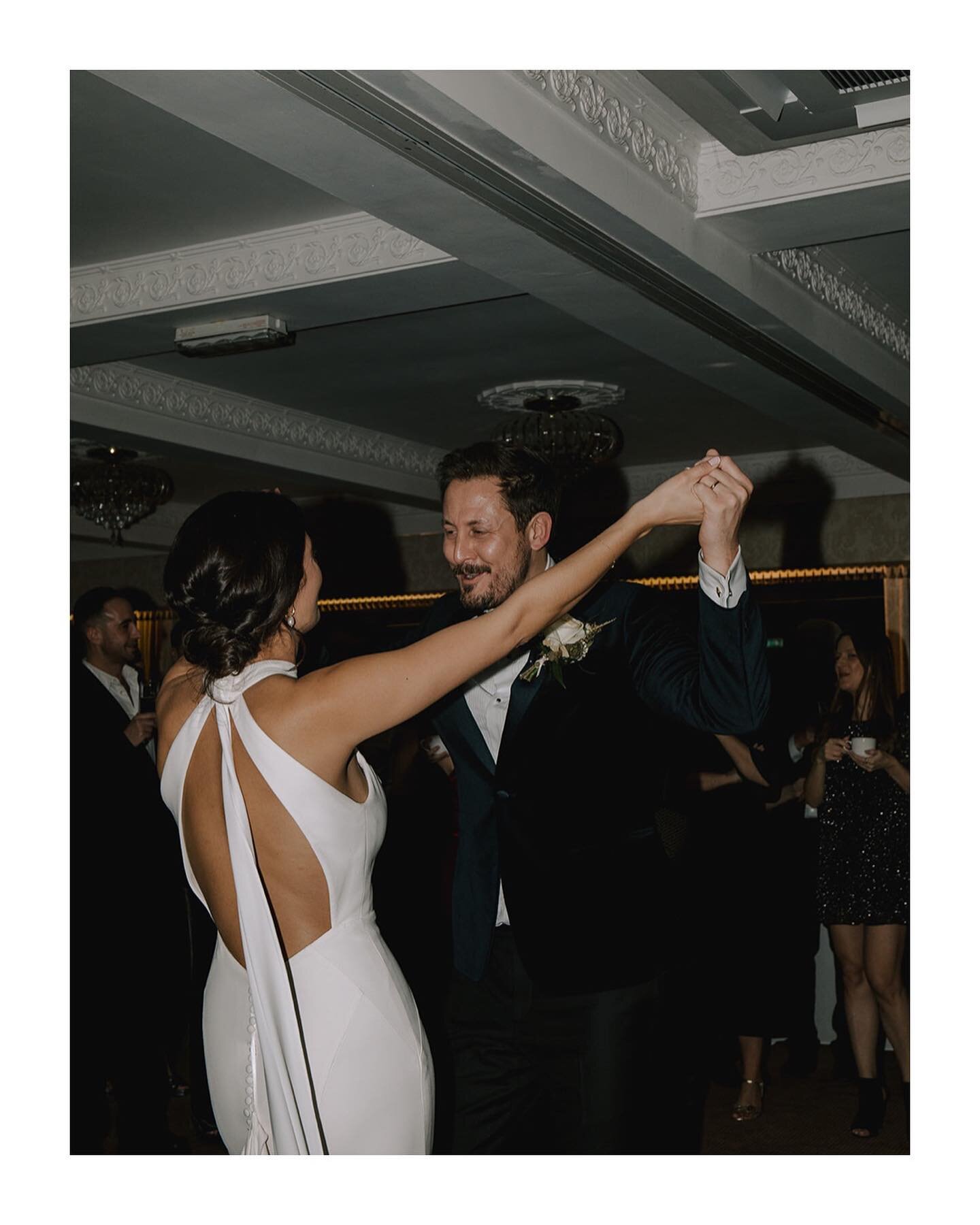 What a memorable first dance from these two.
.
.
.
.
#fineartwedding #fineartweddingphotographer #fineartweddingphotography #femaleweddingphotographer #destinationweddingphotographer #editorialweddingphotographer #weddingphotography #weddingphotograp