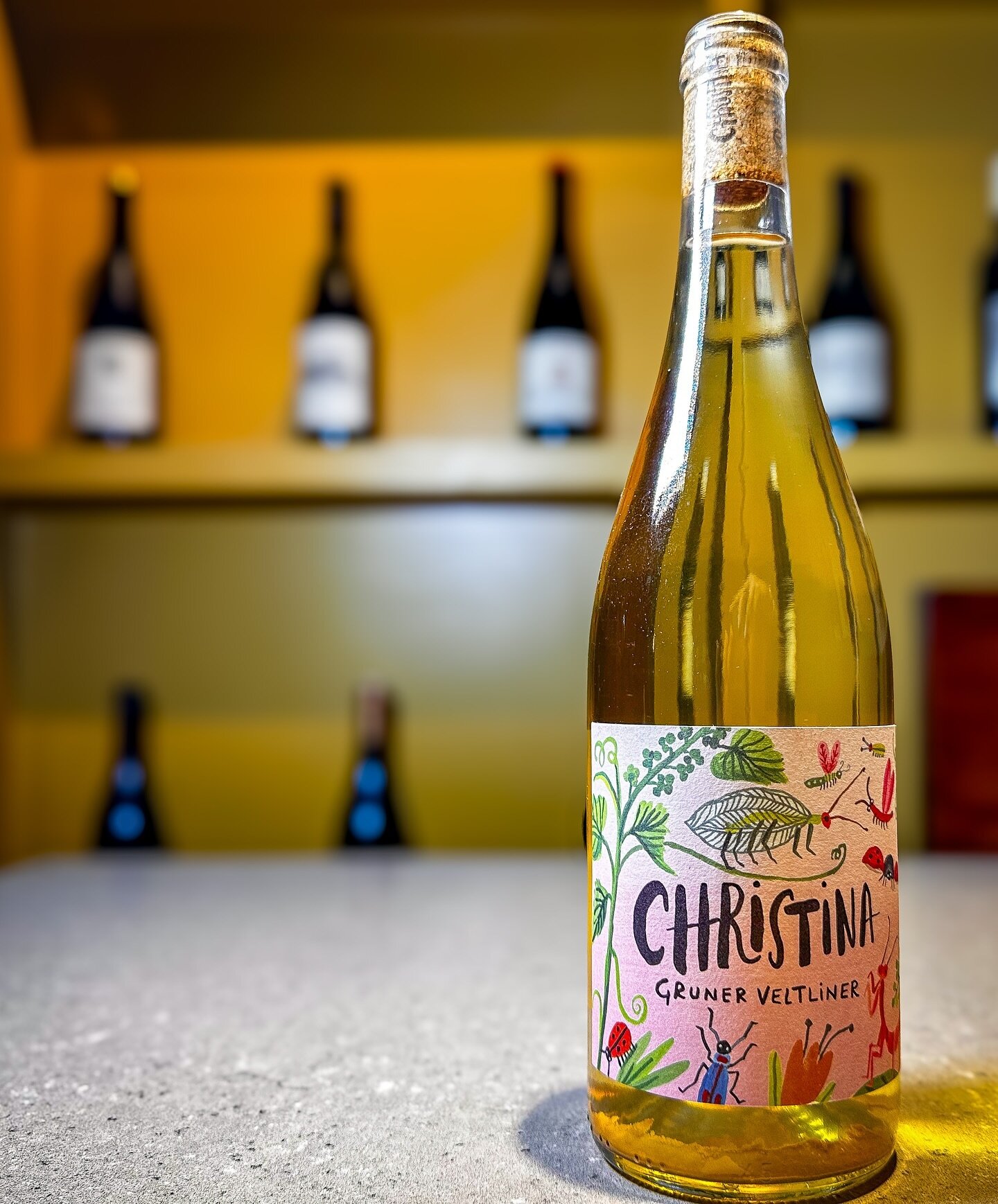 Off to Austria we go to try this amazing wine from Christina Netzl

🍇 Christina - Gr&uuml;ner Veltliner

🌏Carnuntum,, Austria 

🧑&zwj;🌾 This is a really thirst quenching smooth wine. Its complex with apples, pears and white pepper, but really vib