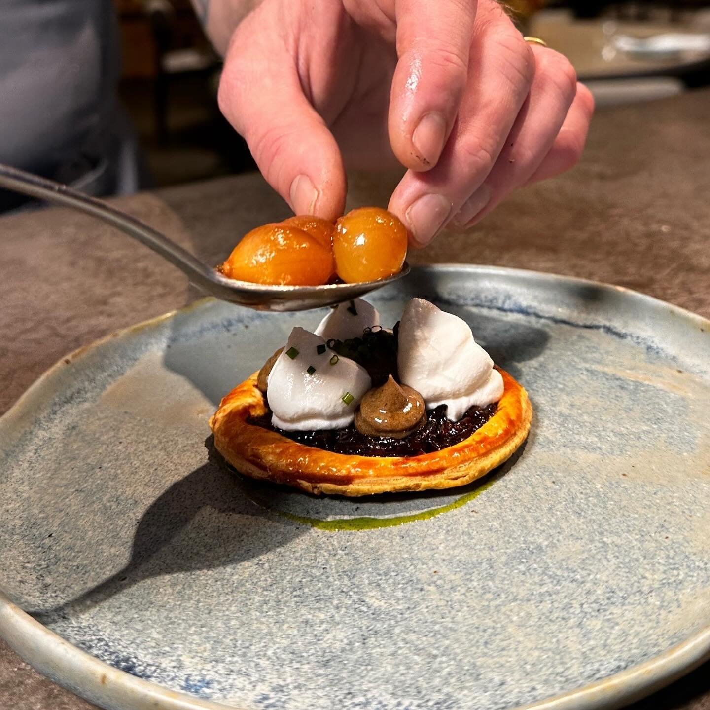 Finishing touches!

🍴 Sweet onion tart
🍴 Ex dairy Beef tartare 
🍴 Breaded Somerset brie
🍴 Roast rack of Lamb

#liverpoolrestaurants #liverpoolfoodanddrink #nationalrestaurantawards #liverpoolfood #liverpoolfoodguide #michelinguidefood #aarosette 