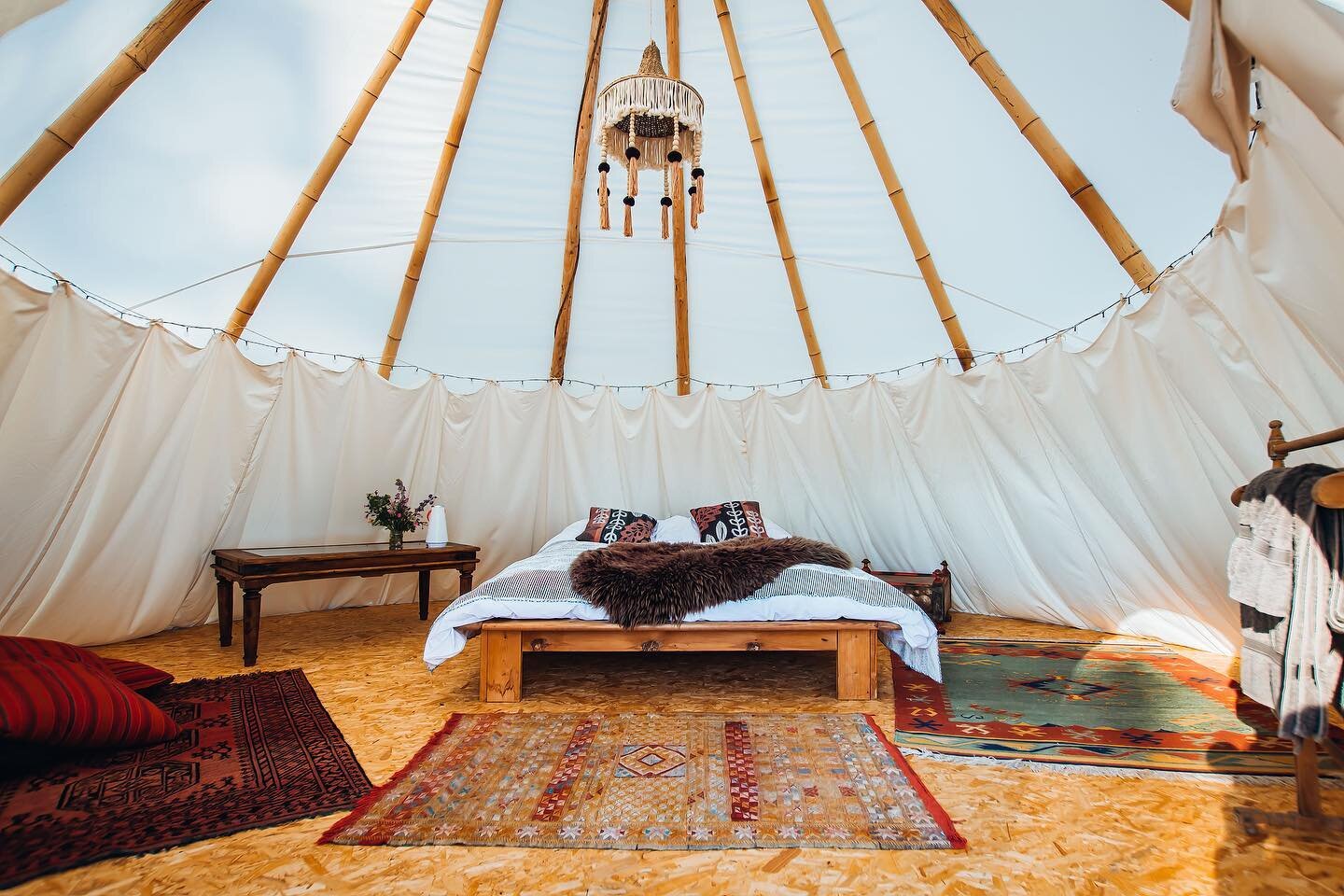 L O O K ~ S E E

s p a c i o u s &bull; b o h e m i a n 

Looking at a Tipi from the outside belies what&rsquo;s to be found on the inside &hellip;that&rsquo;s what never ceases to create that elusive &lsquo;wow factor&rsquo;.
I swear it makes my hea
