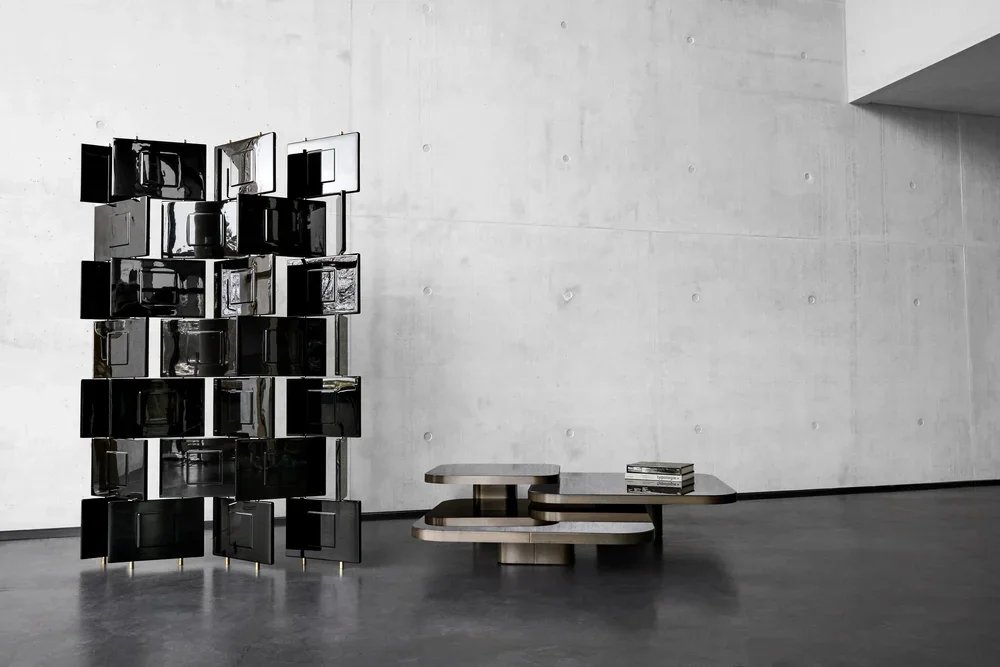 ClassiCon-brick-screen-bow-coffee-table-photo-holzer.jpg.webp