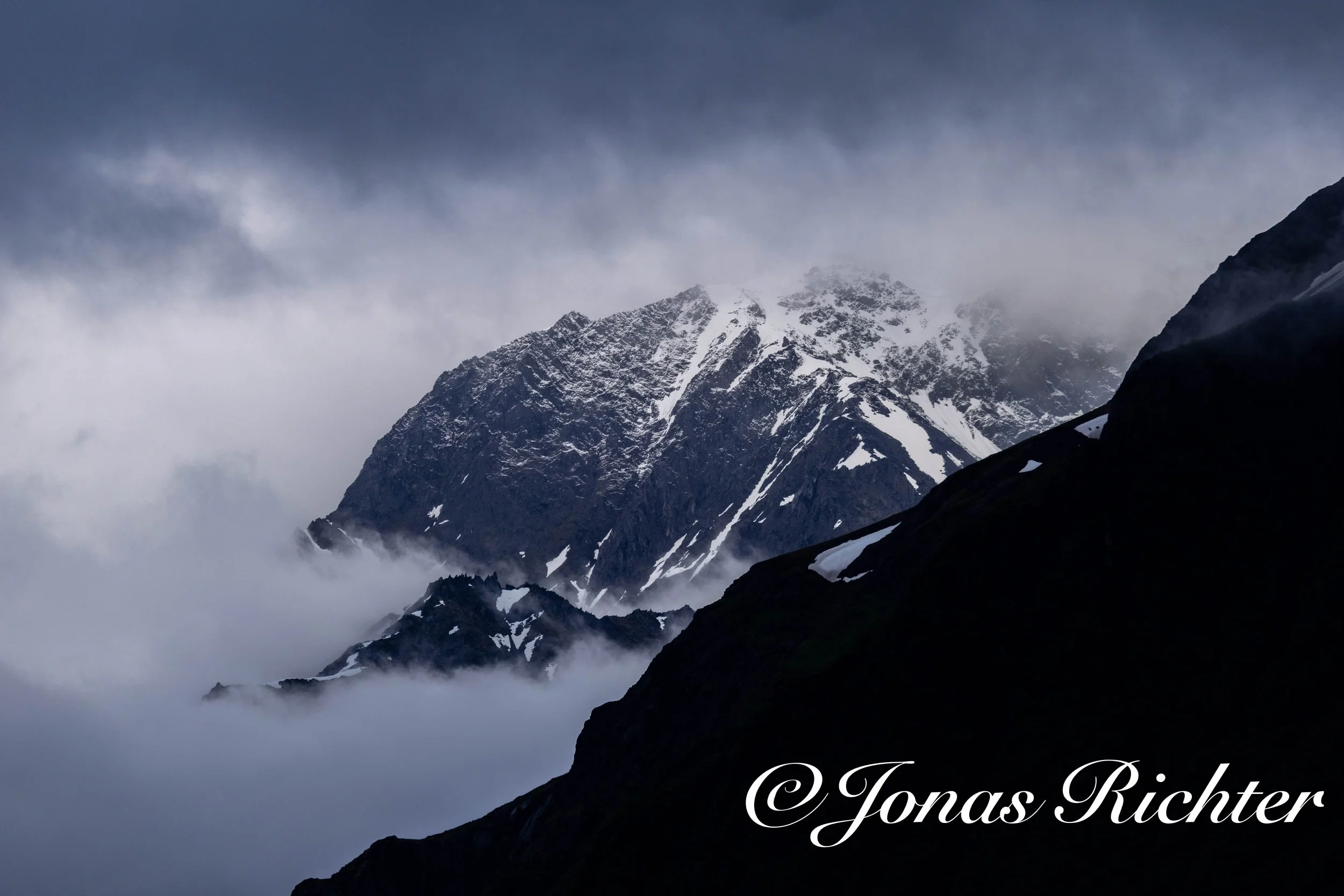 Berge am Valdez Glacier Lake
