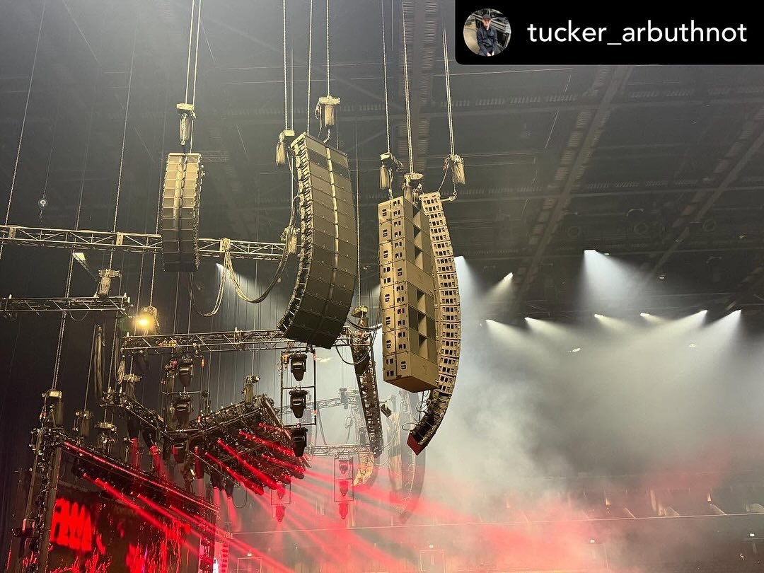Posted @withregram &bull; @tucker_arbuthnot Show #7 with Lionel Richie in the UK / EU! Finally getting to dial in this @l.acoustics.official rig with @stanleysound !  Thanks to @sound.image.official @britannia_row_productions  @clairglobal !