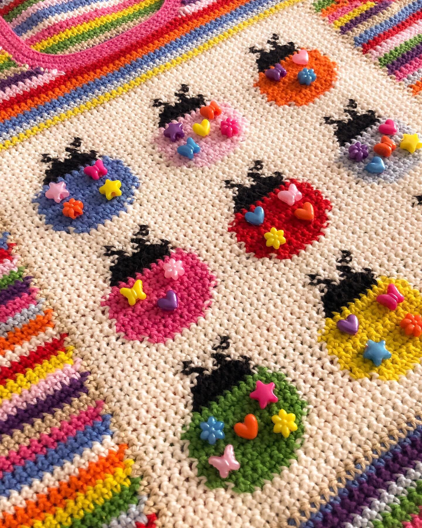 couldn&rsquo;t resist posting a bit more of my #ladybugvest by @crochetpizza - aren&rsquo;t these lil beads just the cutest find?! And I can&rsquo;t get over the beautiful texture that single crochet creates 🧶

Pattern dropping tomorrow!!

#crochet 