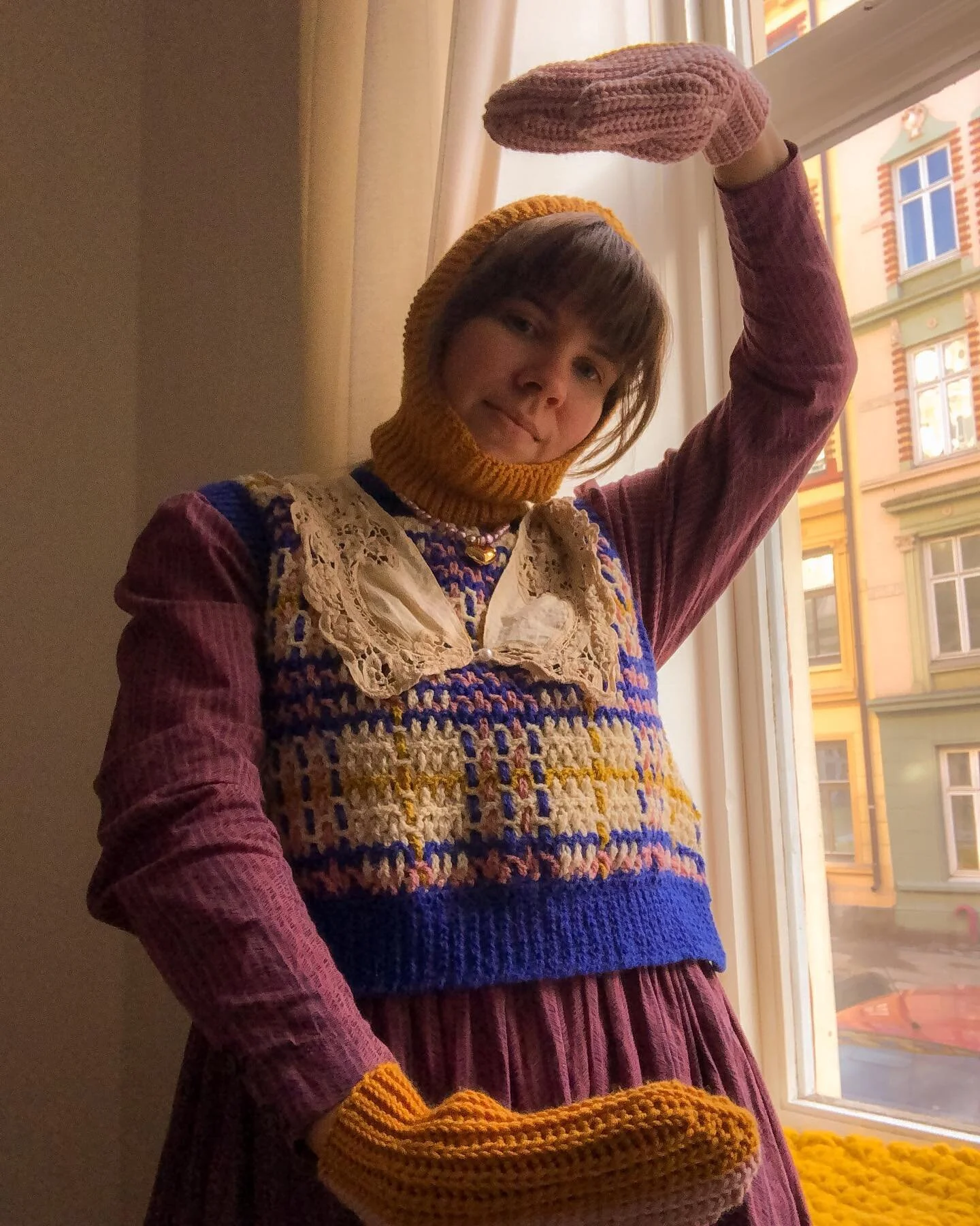 styling my #noknitmittens and #mariabalaclava with my #harlowetartanvest , vintage Laura Ashley dress from my momma, and a vintage collar. Loving the afternoon light on these longer days!

#memadeootd #crochet #crochetlove #ootd #oslostyle #lauraashl