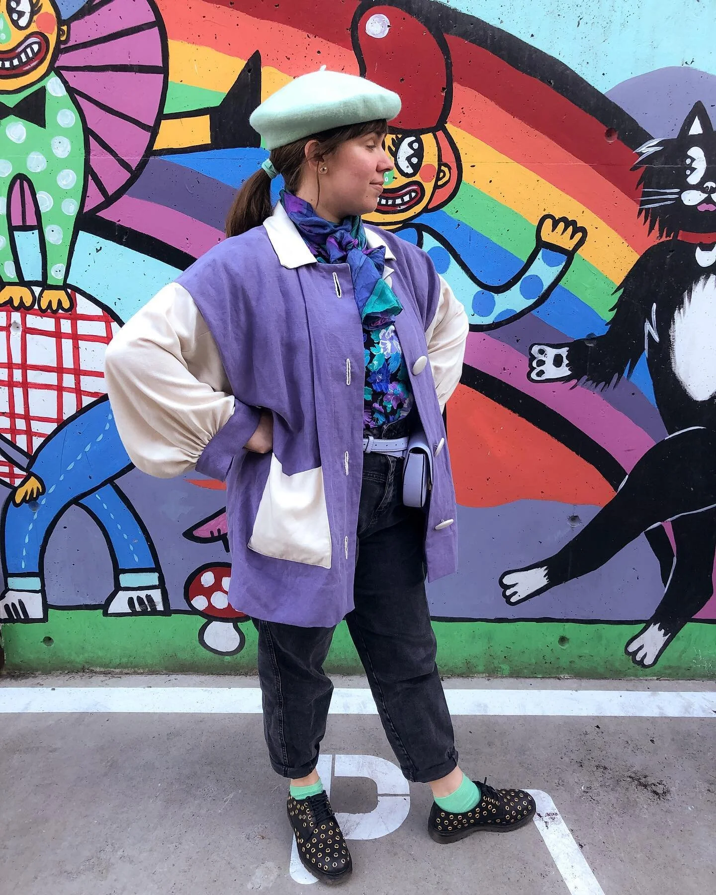 It&rsquo;s beret season which means my preschool art teacher style is turned up to 💯❣️

Finished sewing this #zwworkwearjacket 6 months ago, made these covered buttons with a kit from @selfmade_com, then realized that my sewing machine couldn&rsquo;