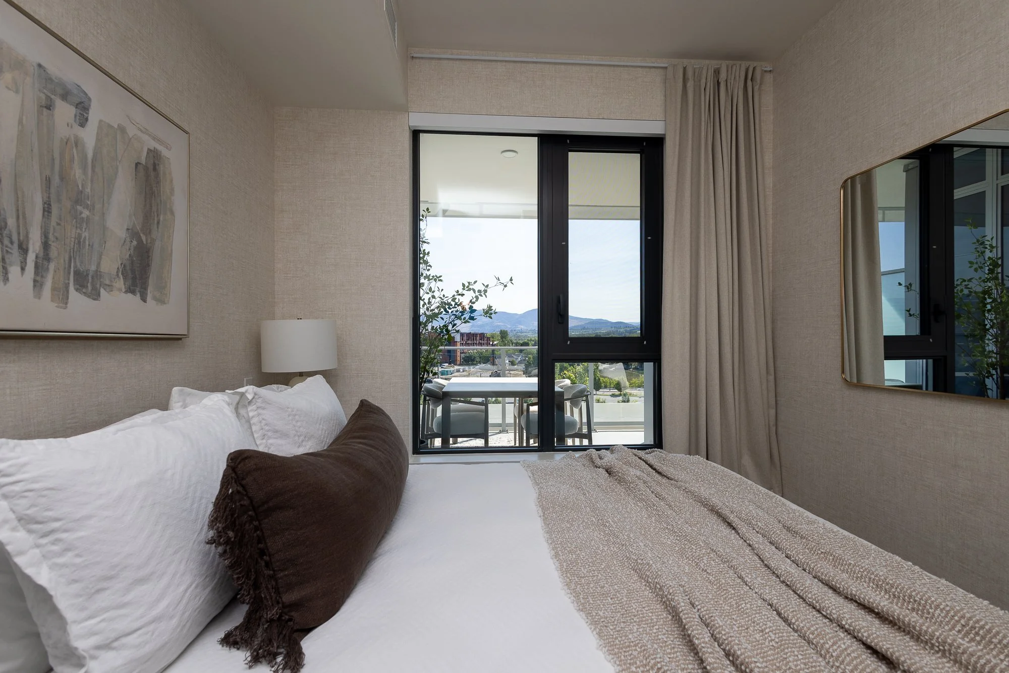 Keys-to-kelowna-aqua-rentals-maeve-bedroom 348.jpg