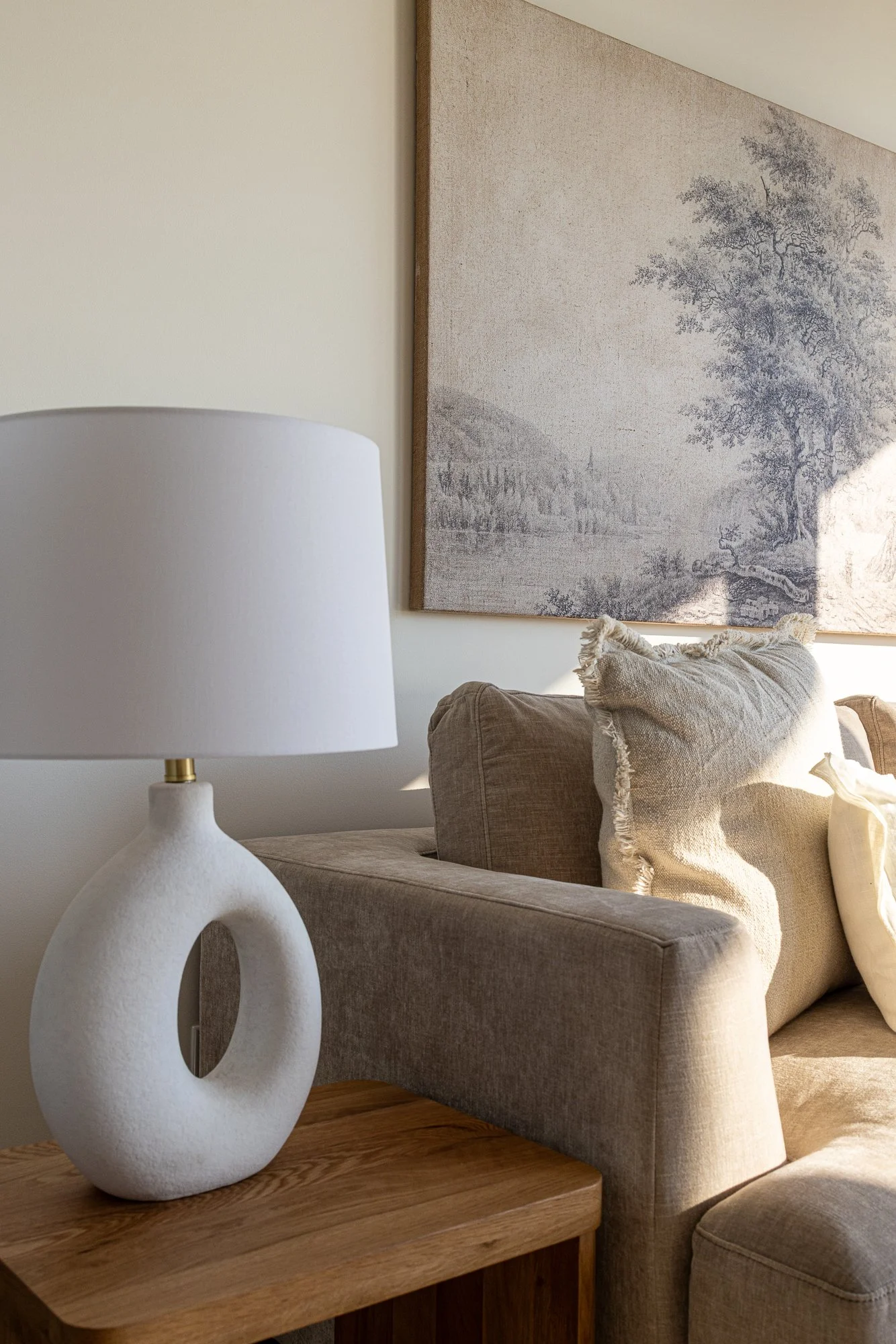 Kelowna_Vacation_Rental_Aqua_Waterfront_Bowen_Living_Room_06.jpg