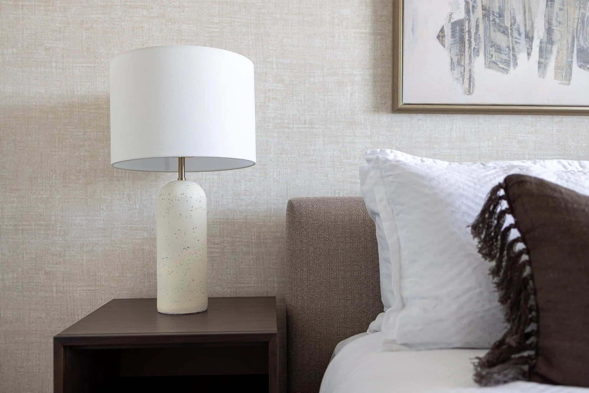 Keys-to-kelowna-aqua-rentals-maeve-bedroom 363.jpg