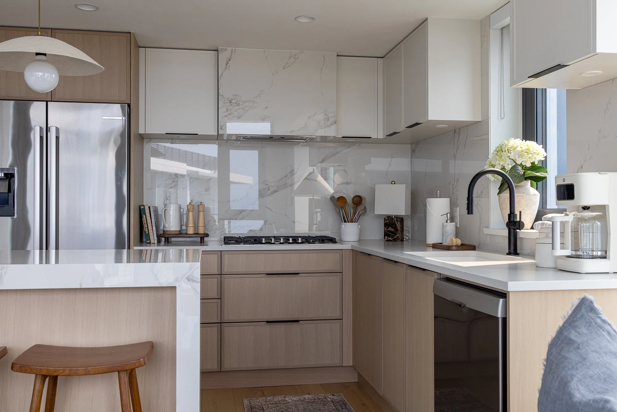 Keys-to-kelowna-aqua-rentals-hudson-kitchen-219.jpg