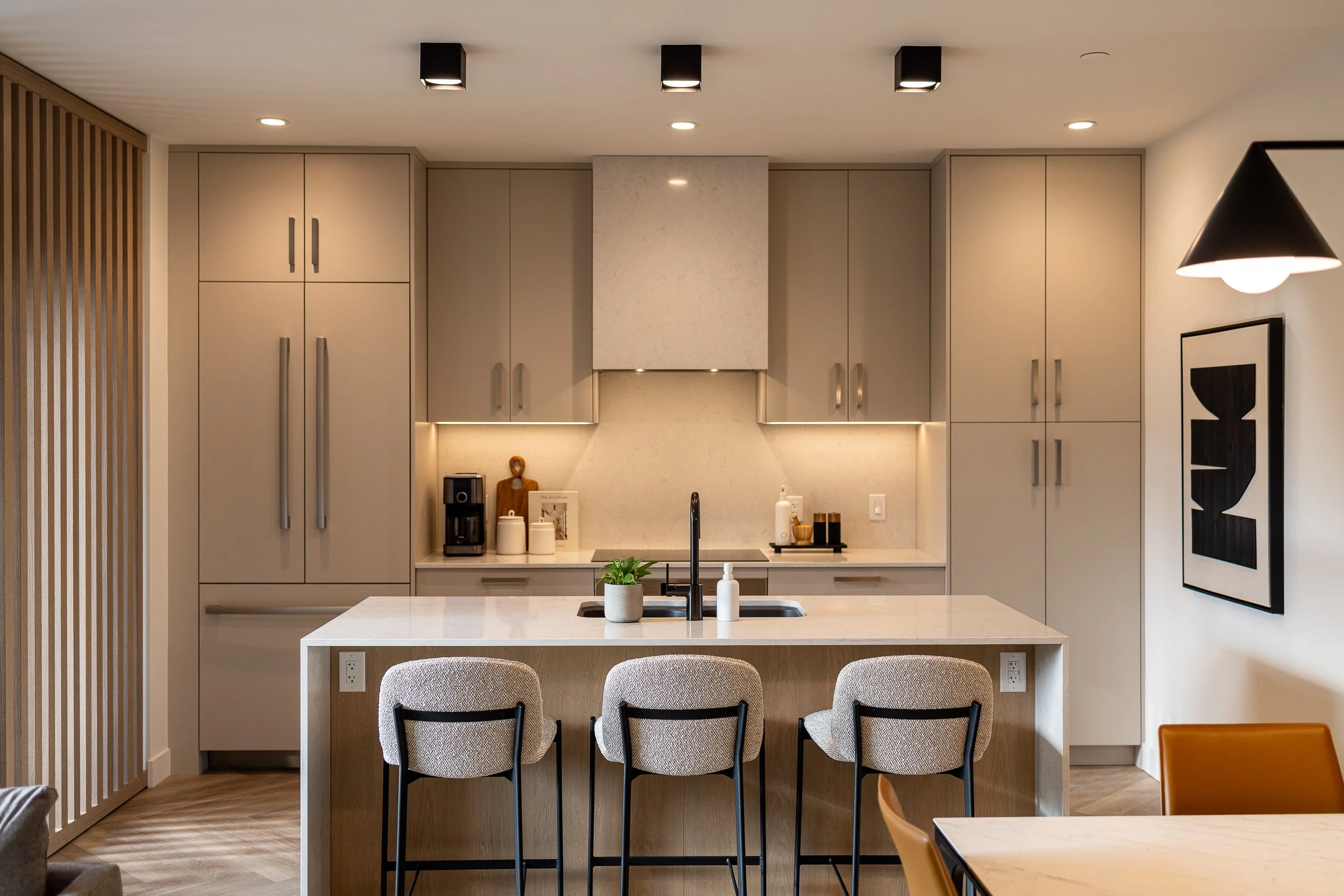 How to Book Kelowna Vacation Rentals Direct and Avoid Hidden Airbnb Fees