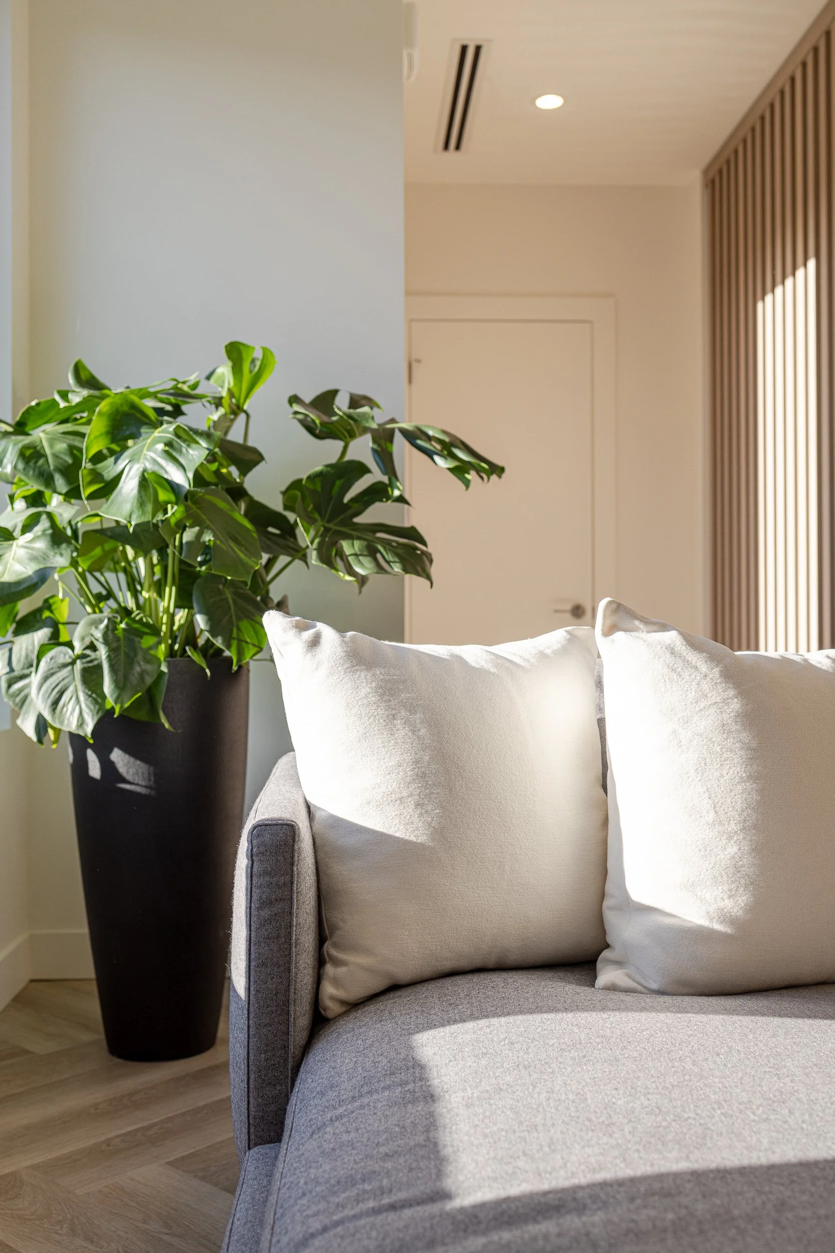 Kelowna_Furnished_Executive_Home_Movala Living_Room 46.jpg