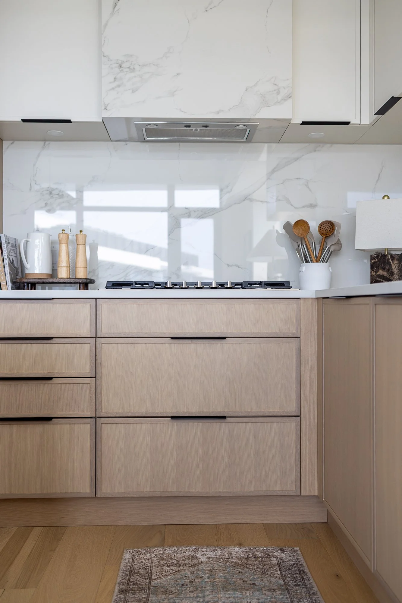 Keys-to-kelowna-aqua-rentals-hudson-kitchen-215.jpg