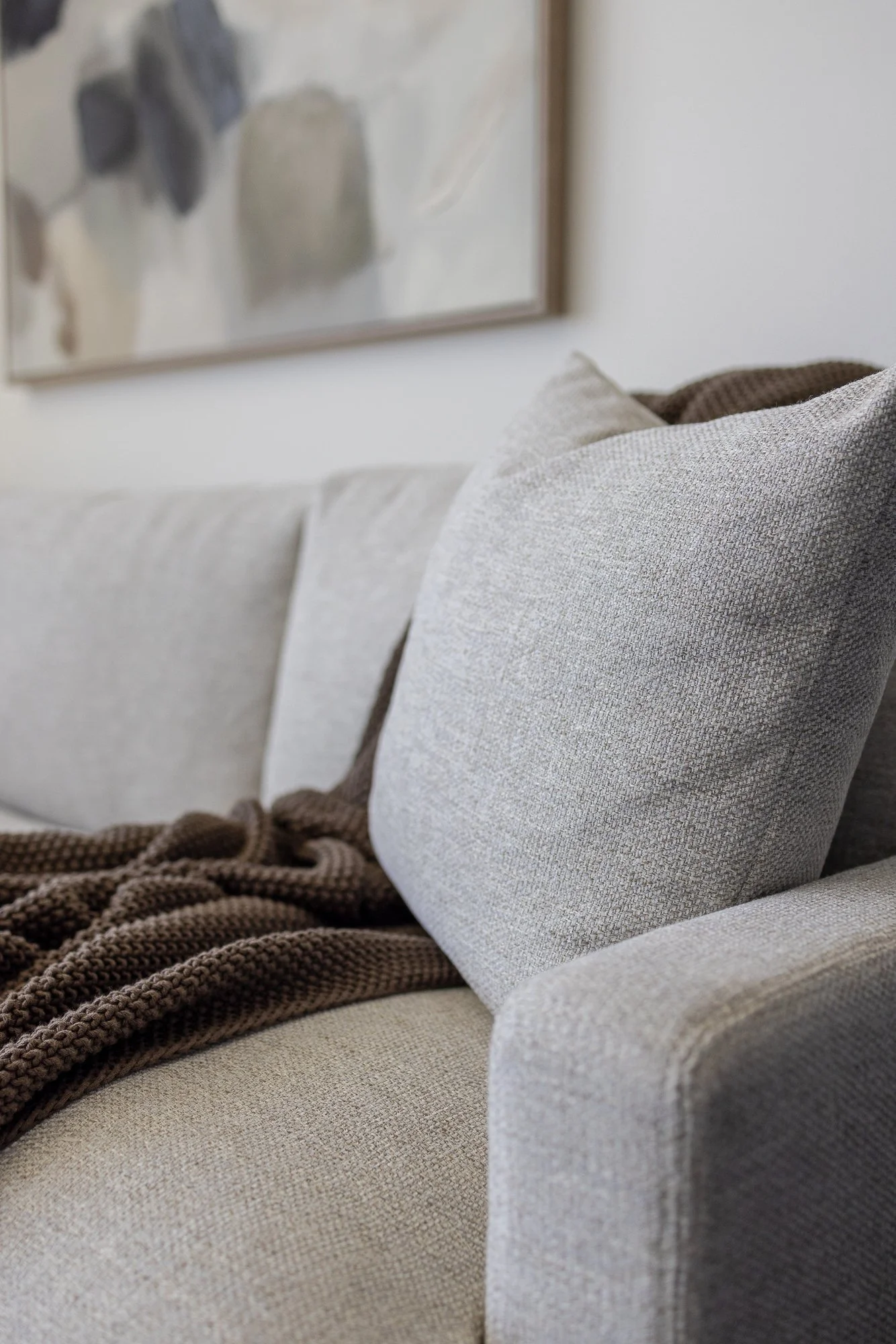 Keys-to-kelowna-aqua-rentals-maeve-living-room 455.jpg