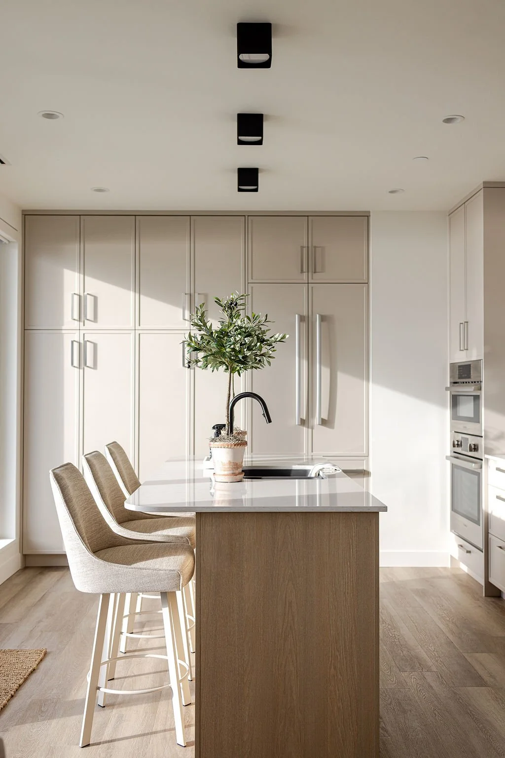 Delta Kelowna Executive Luxury Rentals by Keys to Kelowna_Kitchen_42.jpg