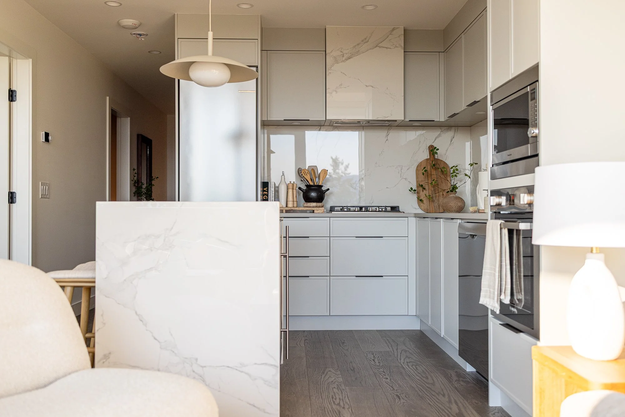 Kelowna_Vacation_Rental_Aqua_Waterfront_Bowen_Kitchen_40.jpg