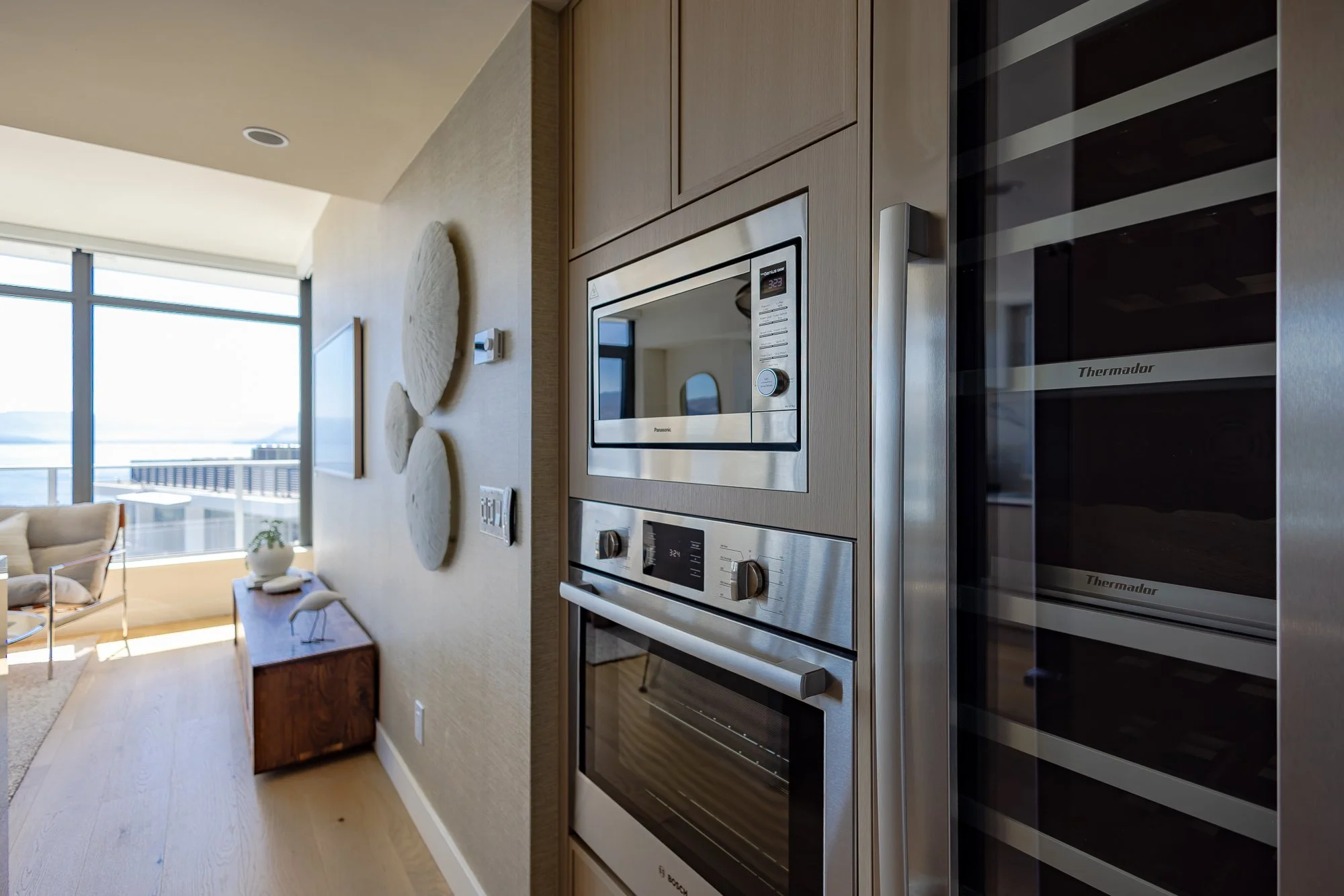 Kitchen - Piper Aqua Waterfront Village Vacation Rentals Kelowna 63.jpg