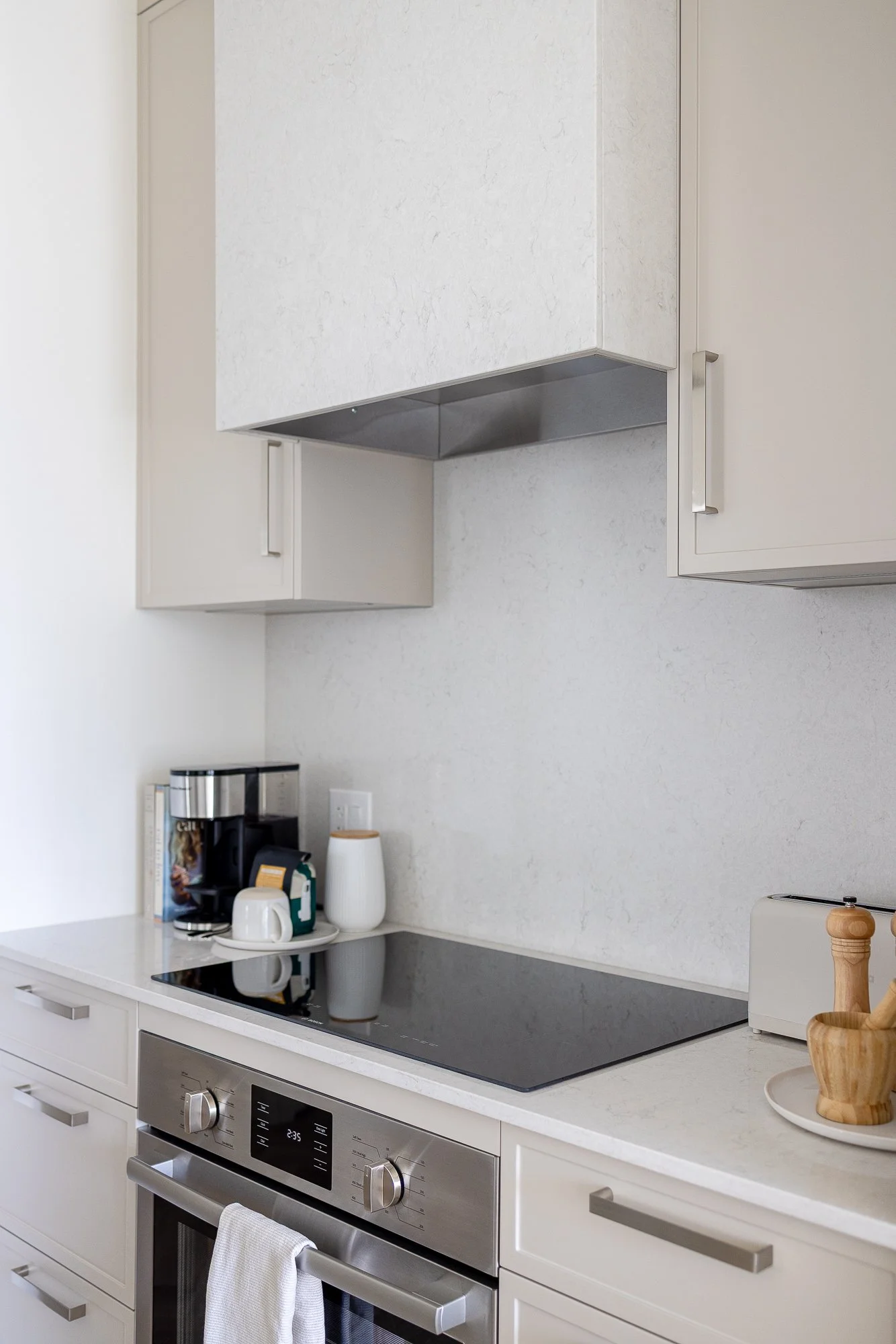 Shore Kelowna Furnished Luxury Rentals by Keys to Kelowna_kitchen_20 2.jpg