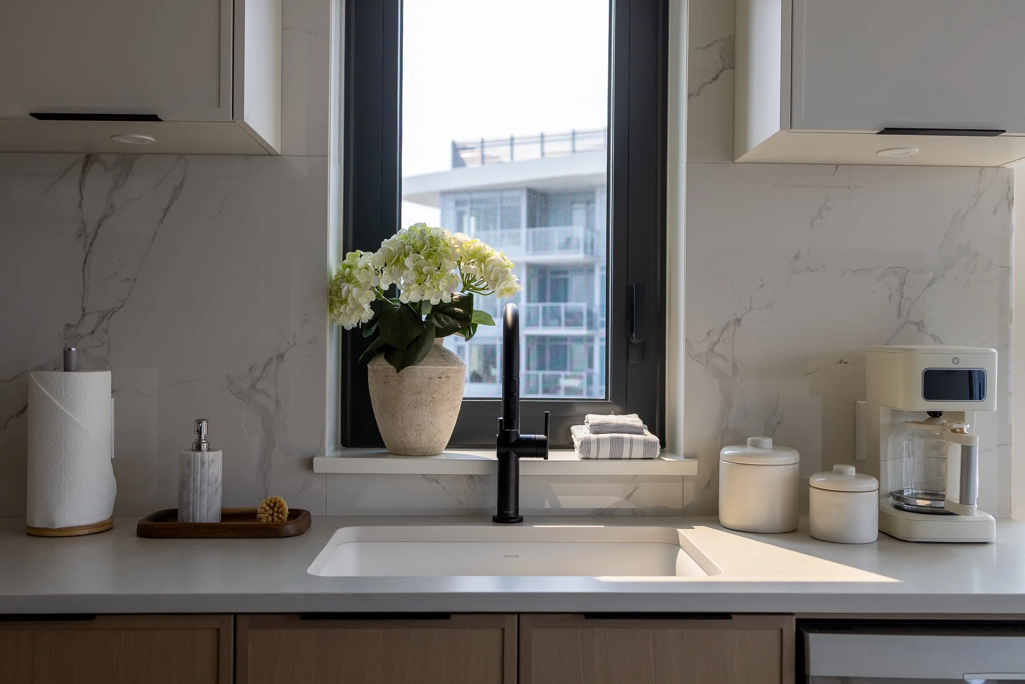 Keys-to-kelowna-aqua-rentals-hudson-kitchen-196.jpg