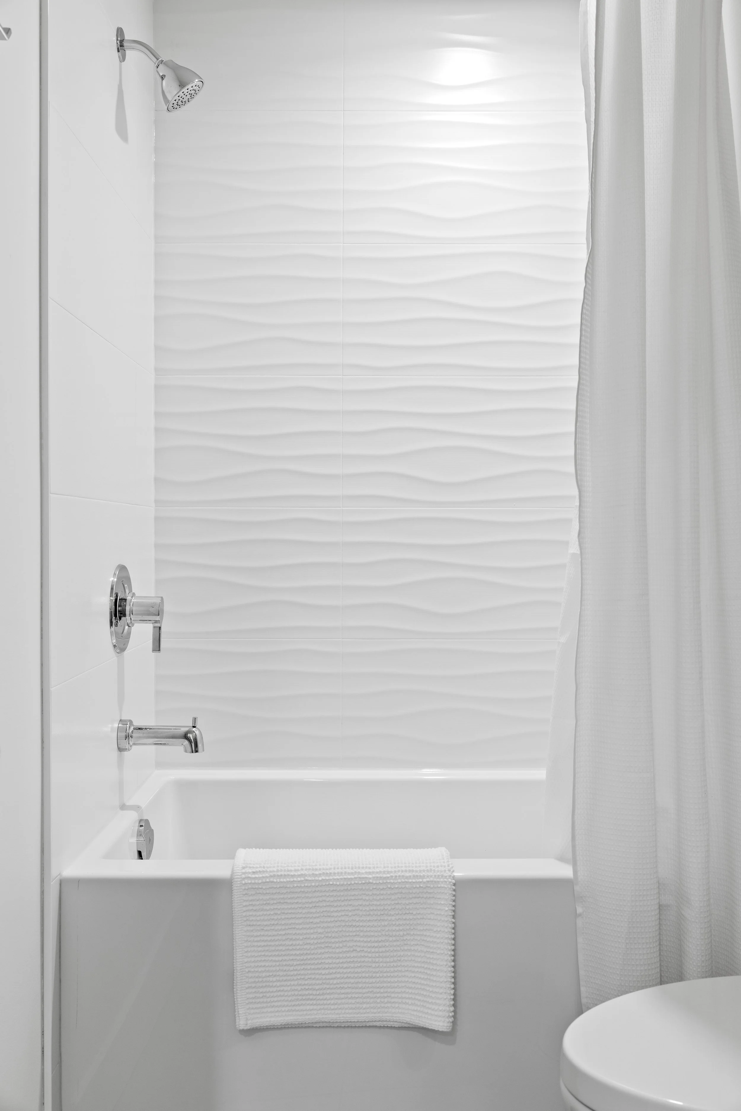 Bathroom_Kelowna_Short_Term_Rentals_Aqua 26.jpg