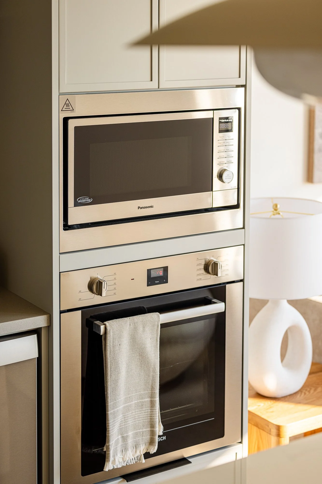 Kelowna_Vacation_Rental_Aqua_Waterfront_Bowen_Kitchen_75.jpg