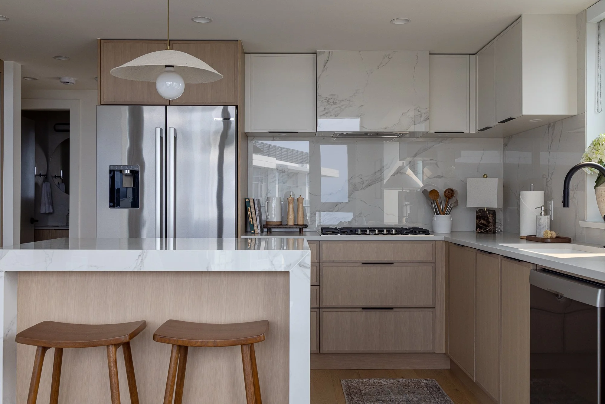Keys-to-kelowna-aqua-rentals-hudson-kitchen-223.jpg