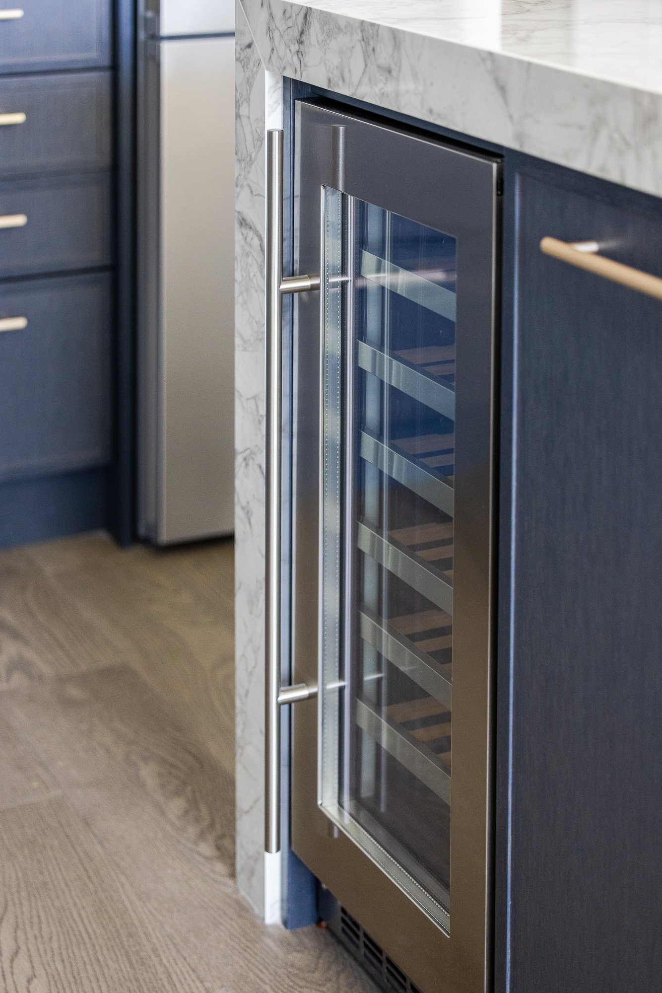 Keys-to-kelowna-aqua-rentals-maeve-kitchen 506.jpg