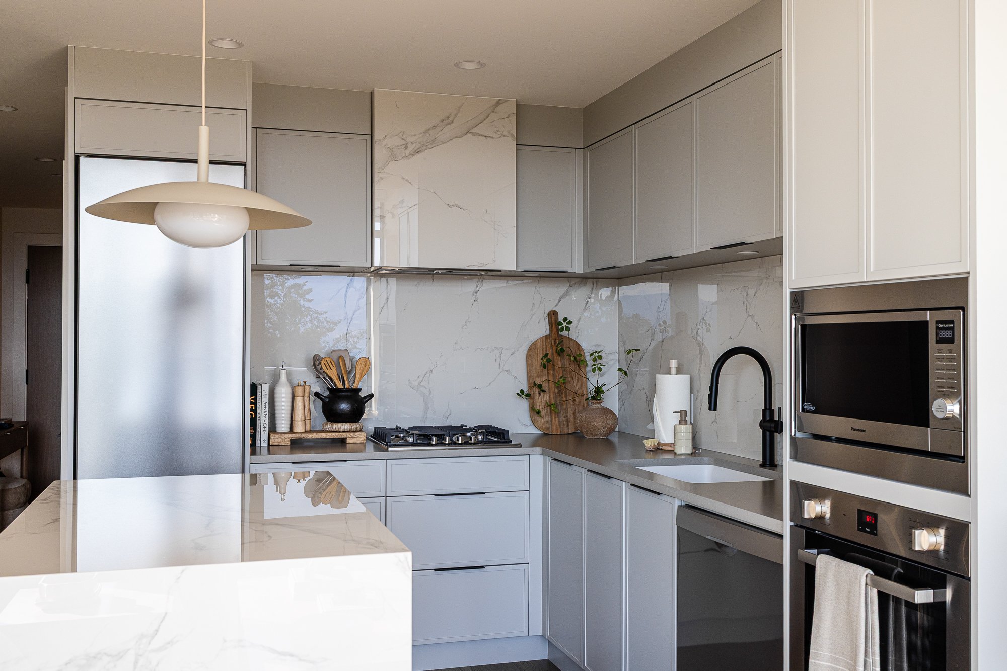 Kelowna_Vacation_Rental_Aqua_Waterfront_Bowen_Kitchen_88.jpg
