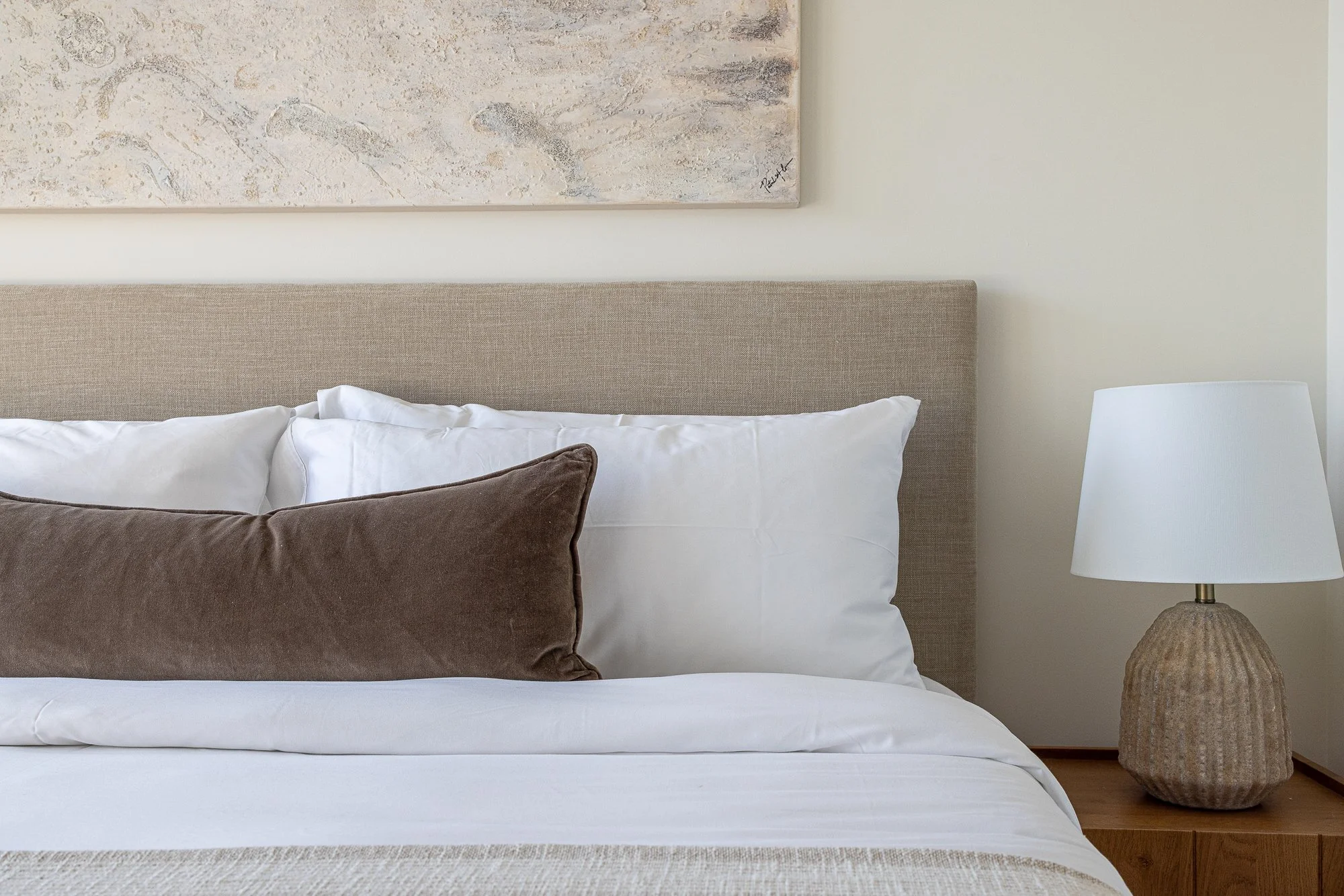 Kelowna_Vacation_Rental_Aqua_Waterfront_Bowen_Primary_bedroom_27.jpg