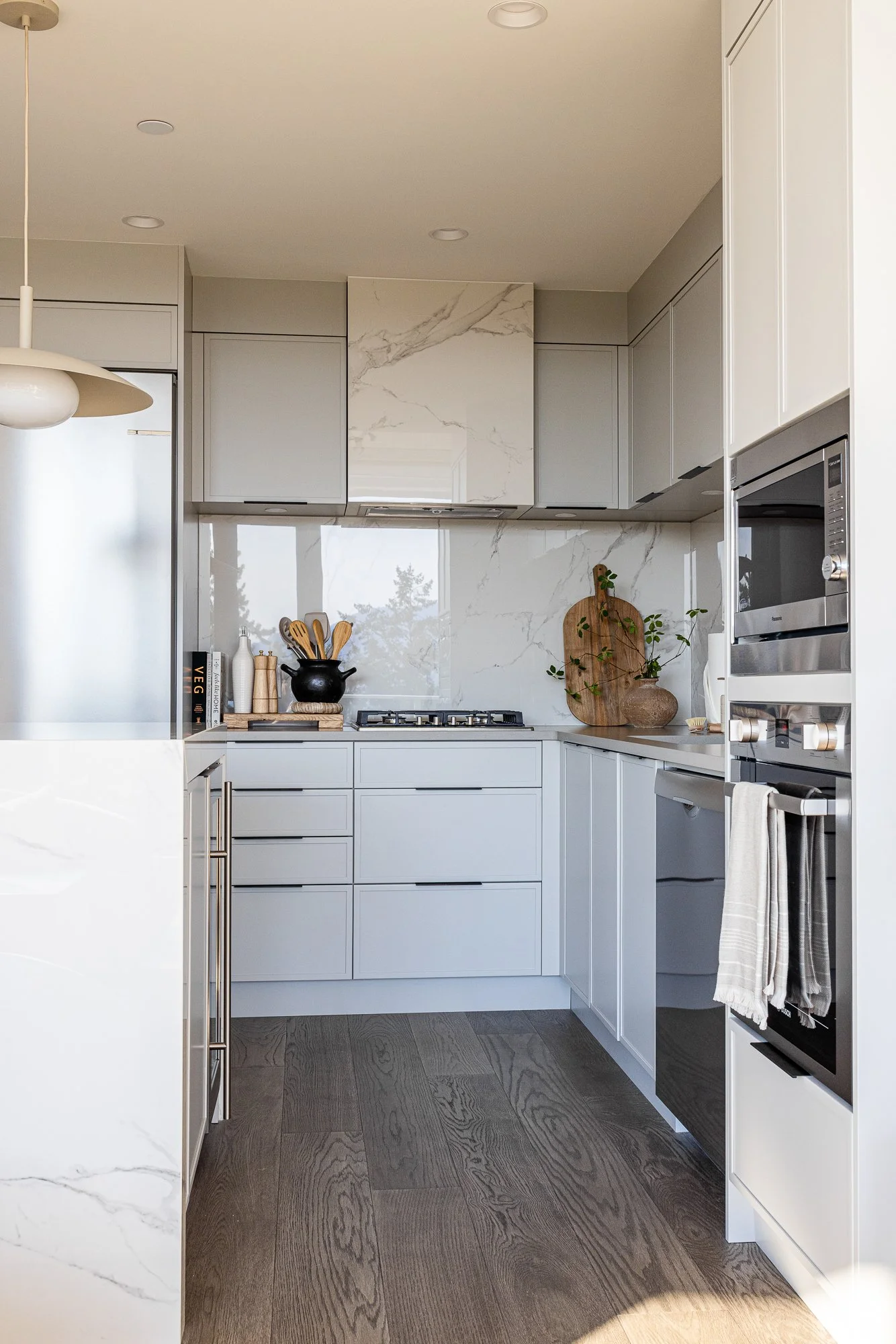 Kelowna_Vacation_Rental_Aqua_Waterfront_Bowen_Kitchen_91.jpg