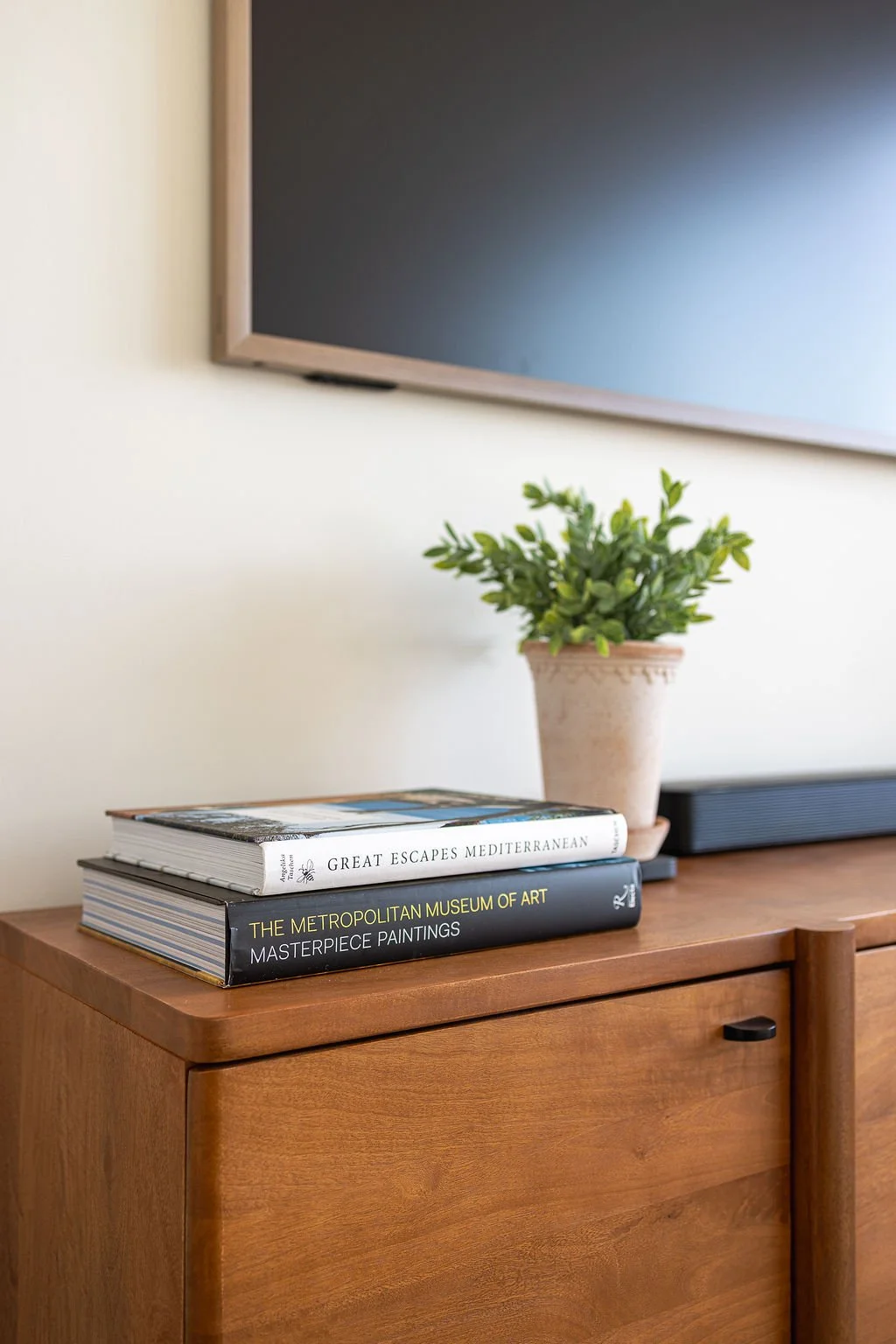 Delta Kelowna Executive Luxury Rentals by Keys to Kelowna_Living_Room_16.jpg