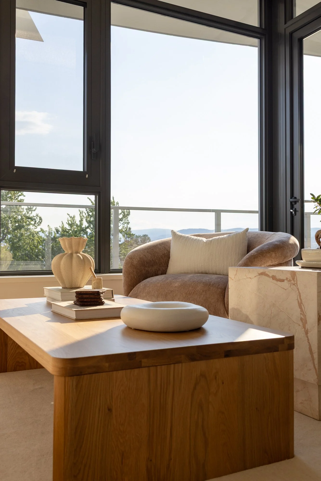 Kelowna_Vacation_Rental_Aqua_Waterfront_Bowen_Living_Room_09.jpg