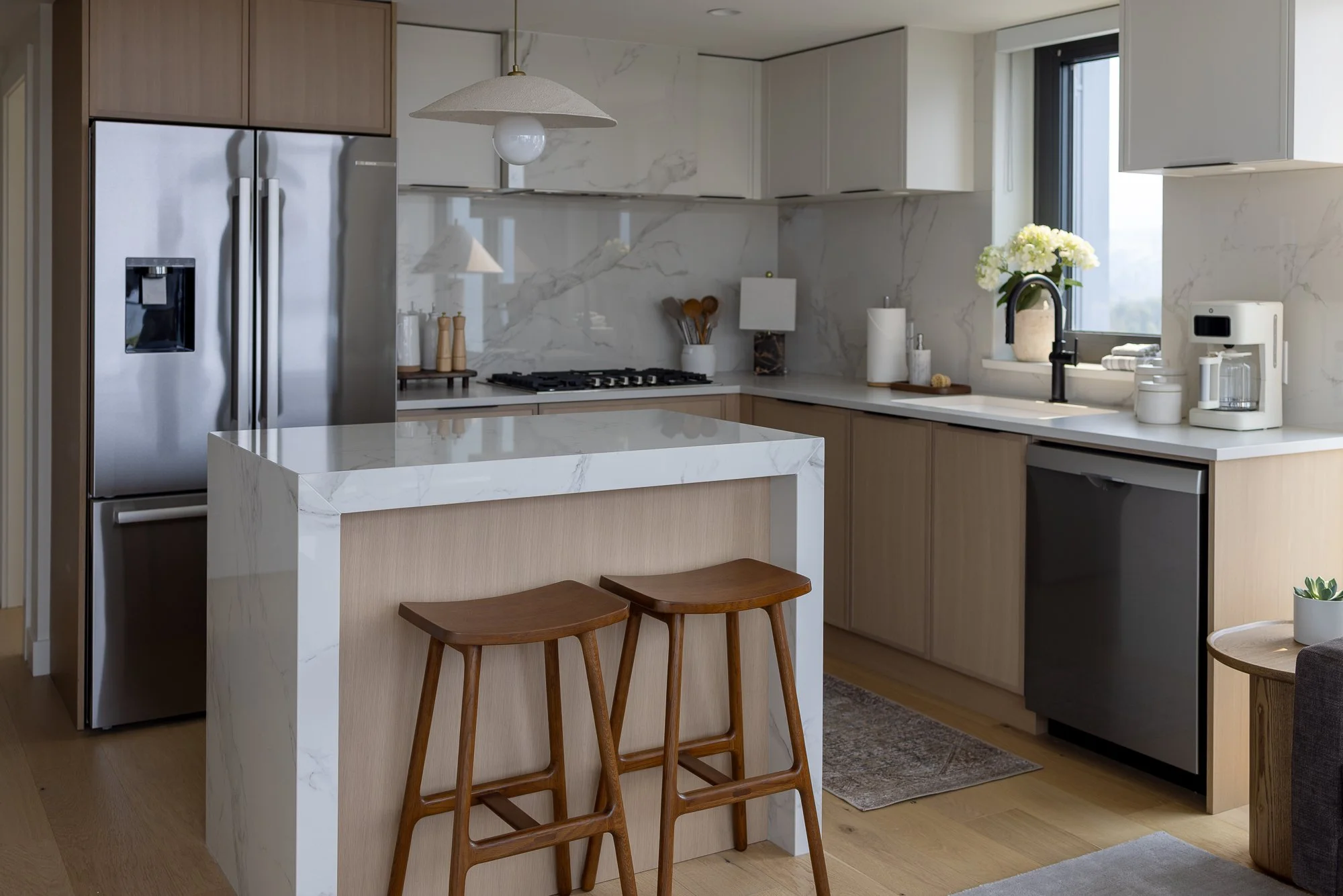 Keys-to-kelowna-aqua-rentals-hudson-kitchen-338.jpg