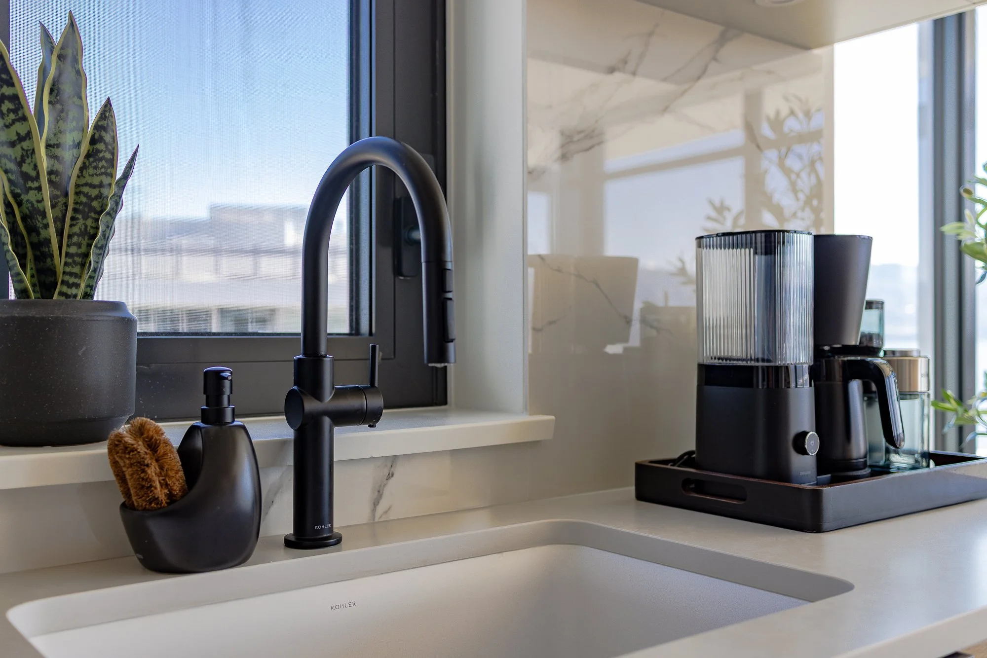 Kitchen - Piper Aqua Waterfront Village Vacation Rentals Kelowna 22.jpg