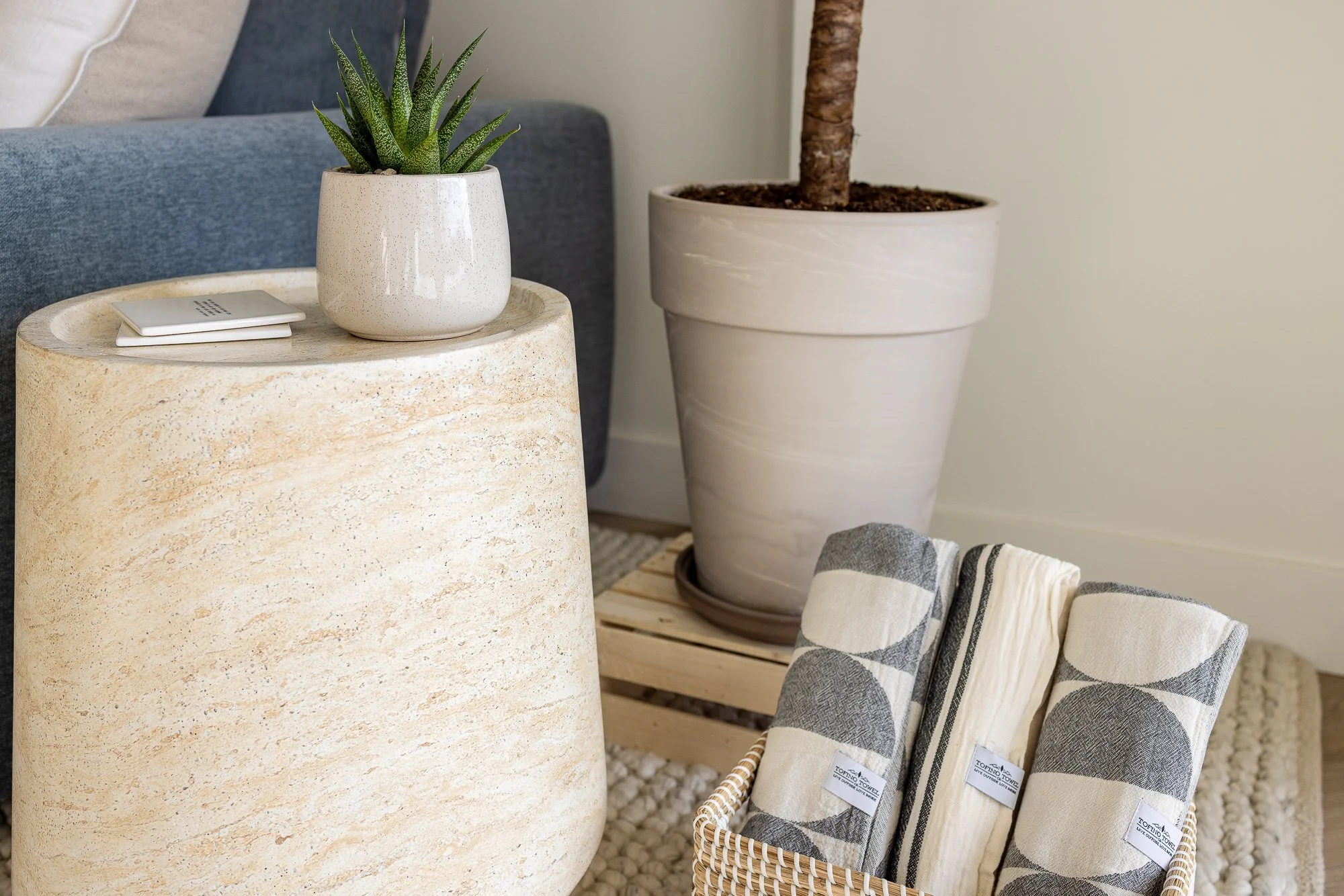 Shore Kelowna Furnished Luxury Rentals by Keys to Kelowna_living_room_59.jpg