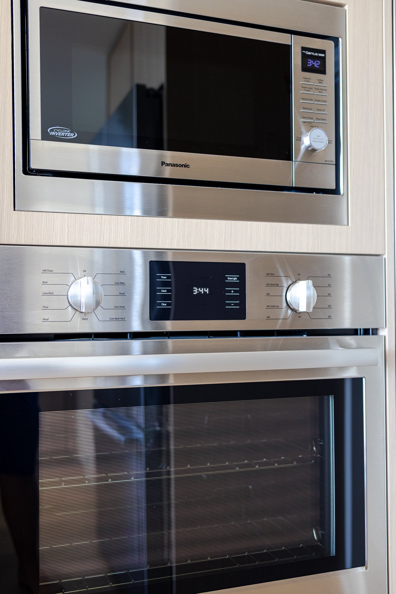 Kitchen - Piper Aqua Waterfront Village Vacation Rentals Kelowna 61 2.jpg