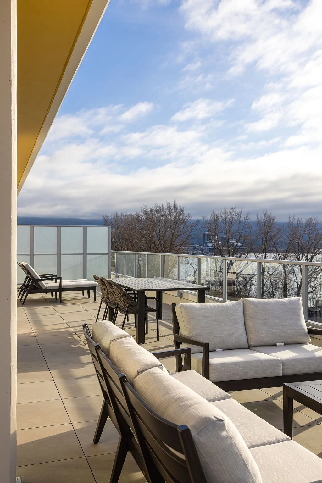 Delta Kelowna Executive Luxury Rentals by Keys to Kelowna_Terrace_13.jpg