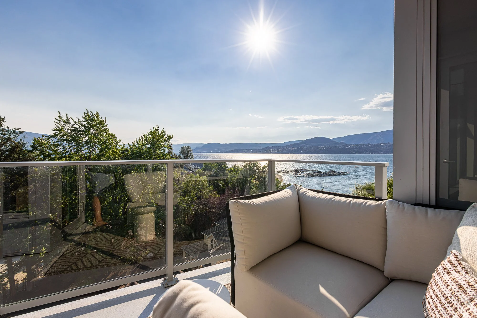 Kelowna_Vacation_Rental_Aqua_Waterfront_Bowen_Patio_81.jpg