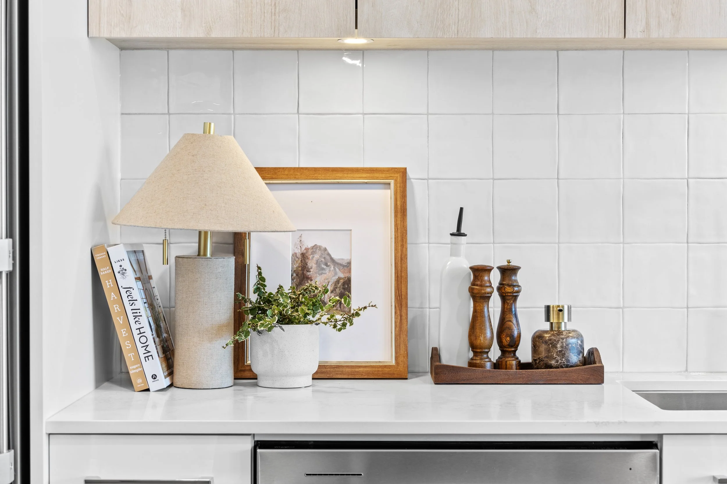 Kitchen_Kelowna_Short_Term_Rentals_Aqua 20.jpg